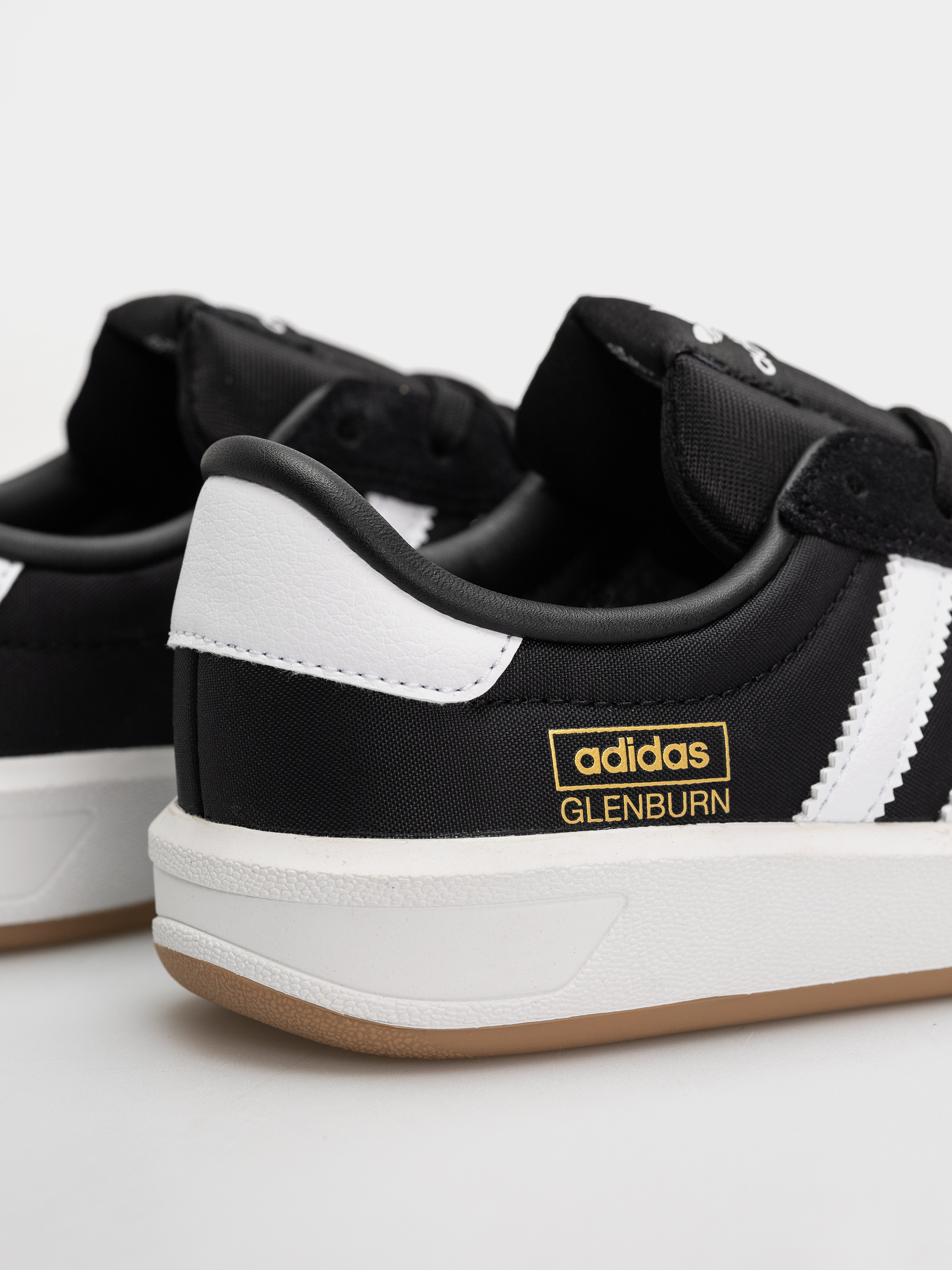 Обувки adidas Glenburn (cblack/ftwwht/gum4)