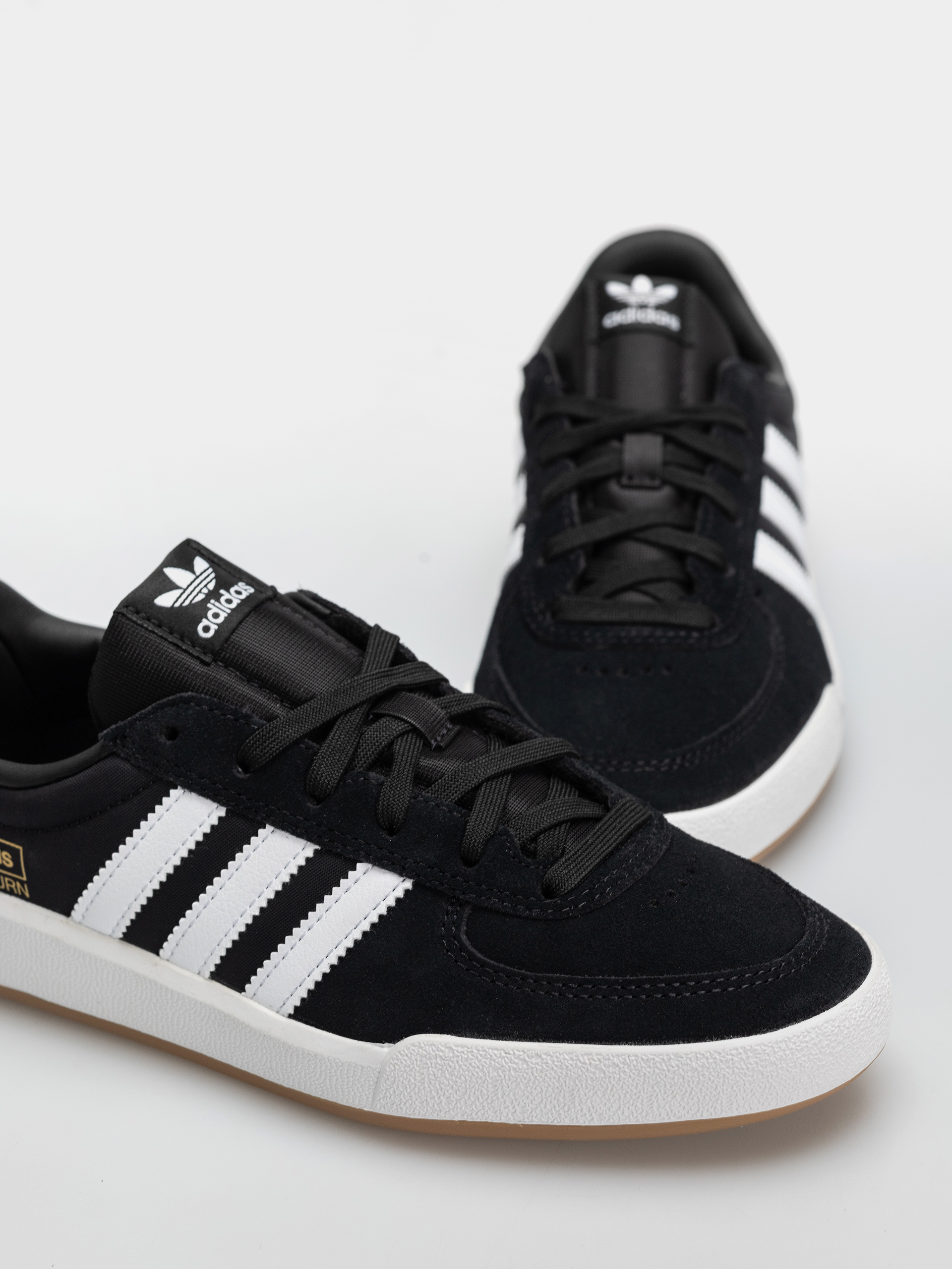 Обувки adidas Glenburn (cblack/ftwwht/gum4)