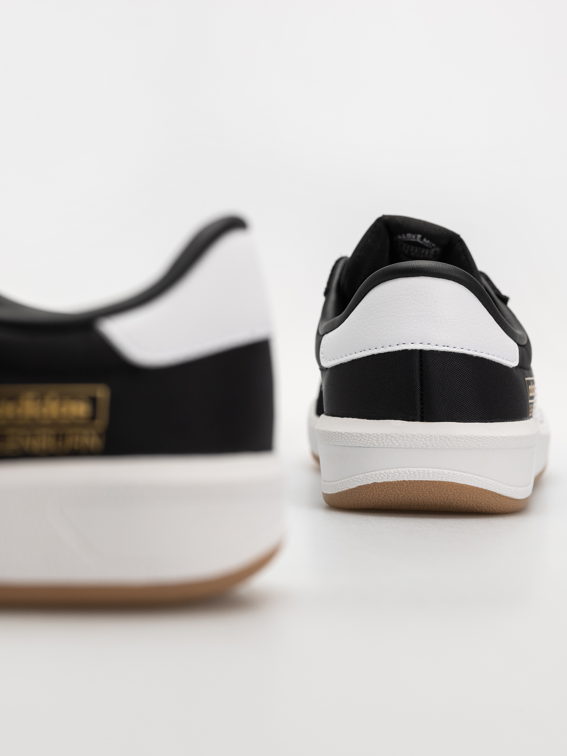 Обувки adidas Glenburn (cblack/ftwwht/gum4)