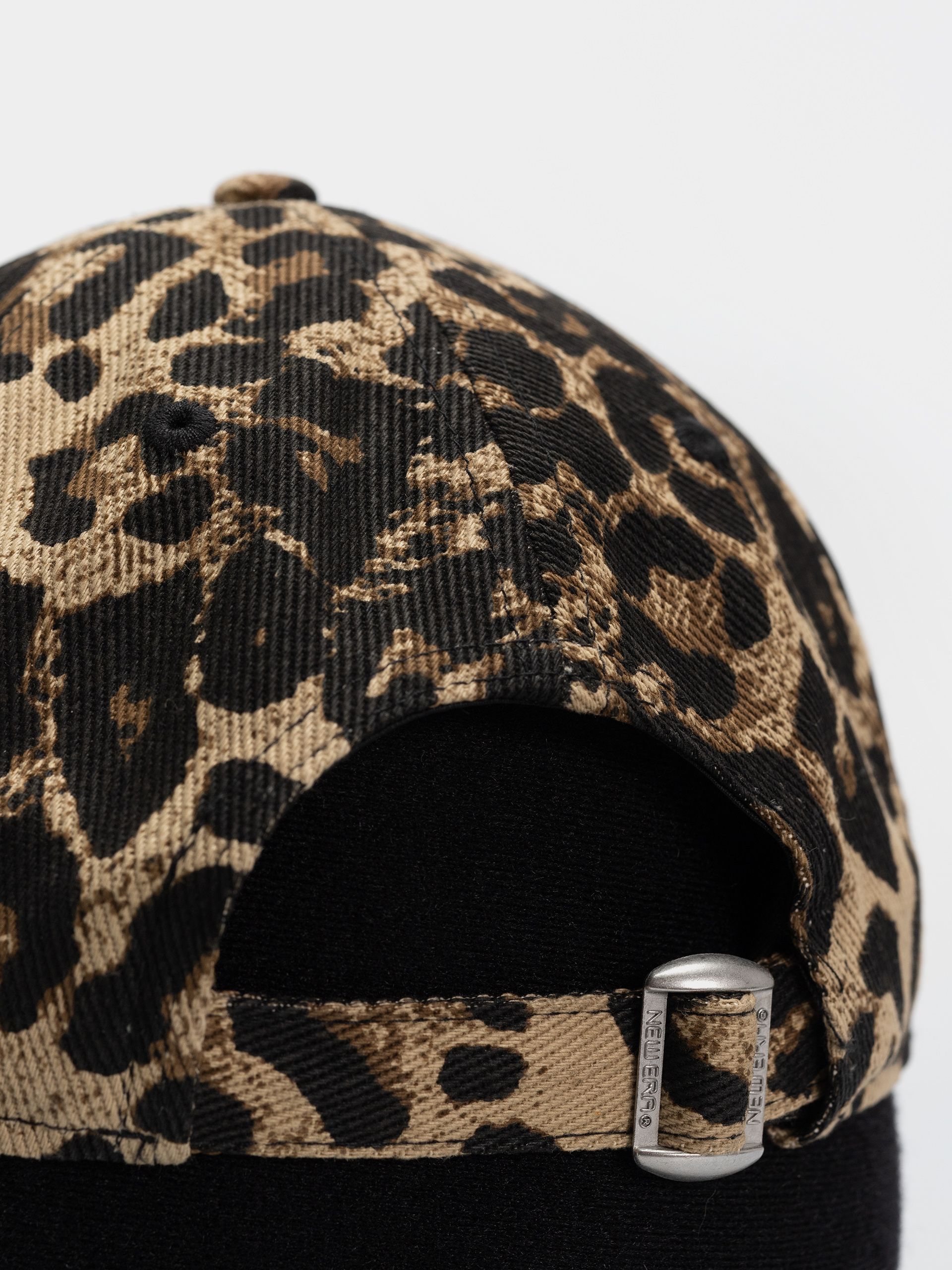 Шапка с козирка New Era Leopard 9Twenty New York Yankees Wmn (camo leo)