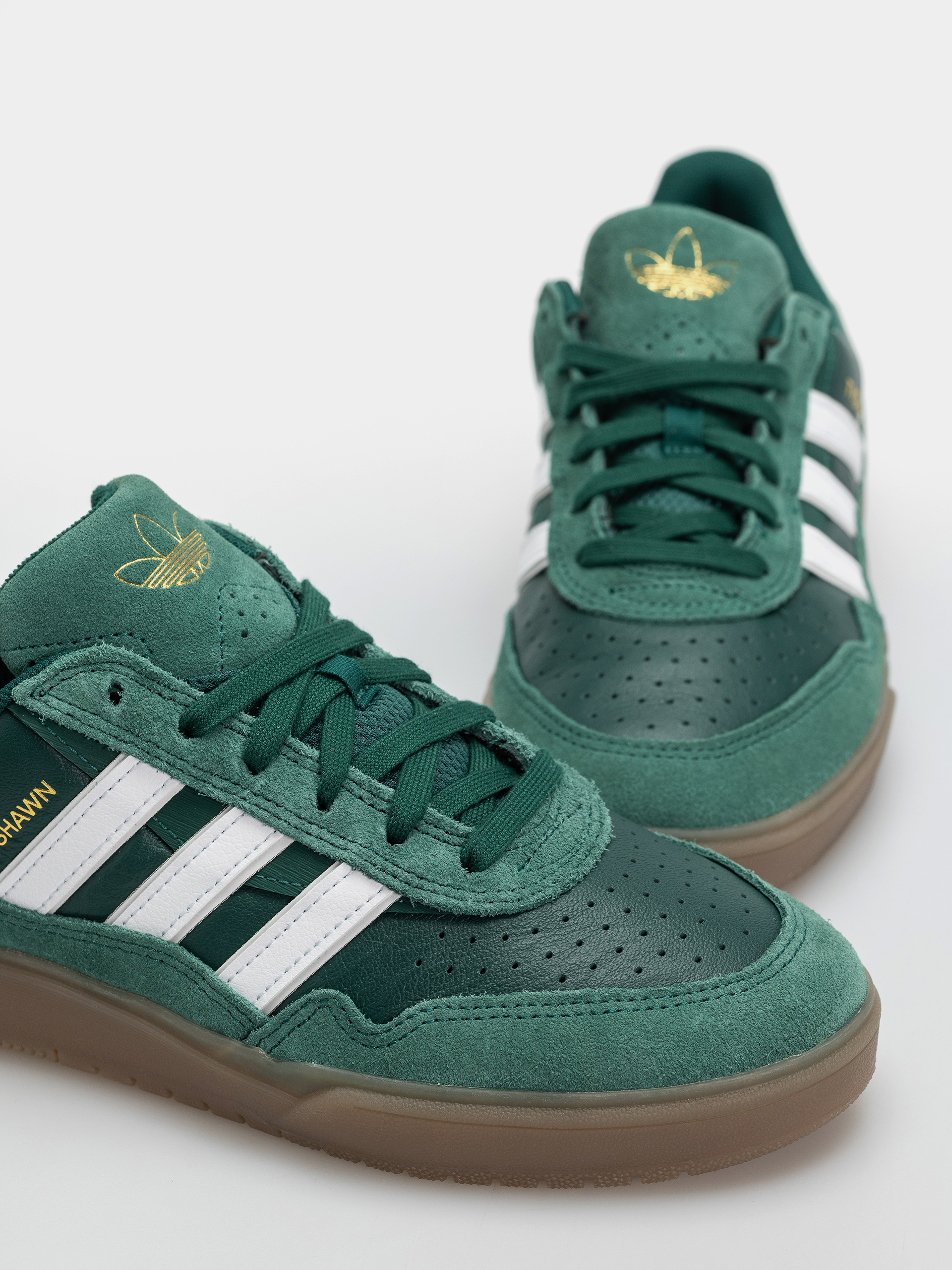 Обувки adidas Tyshawn II (cgreen/ftwwht/gum5)