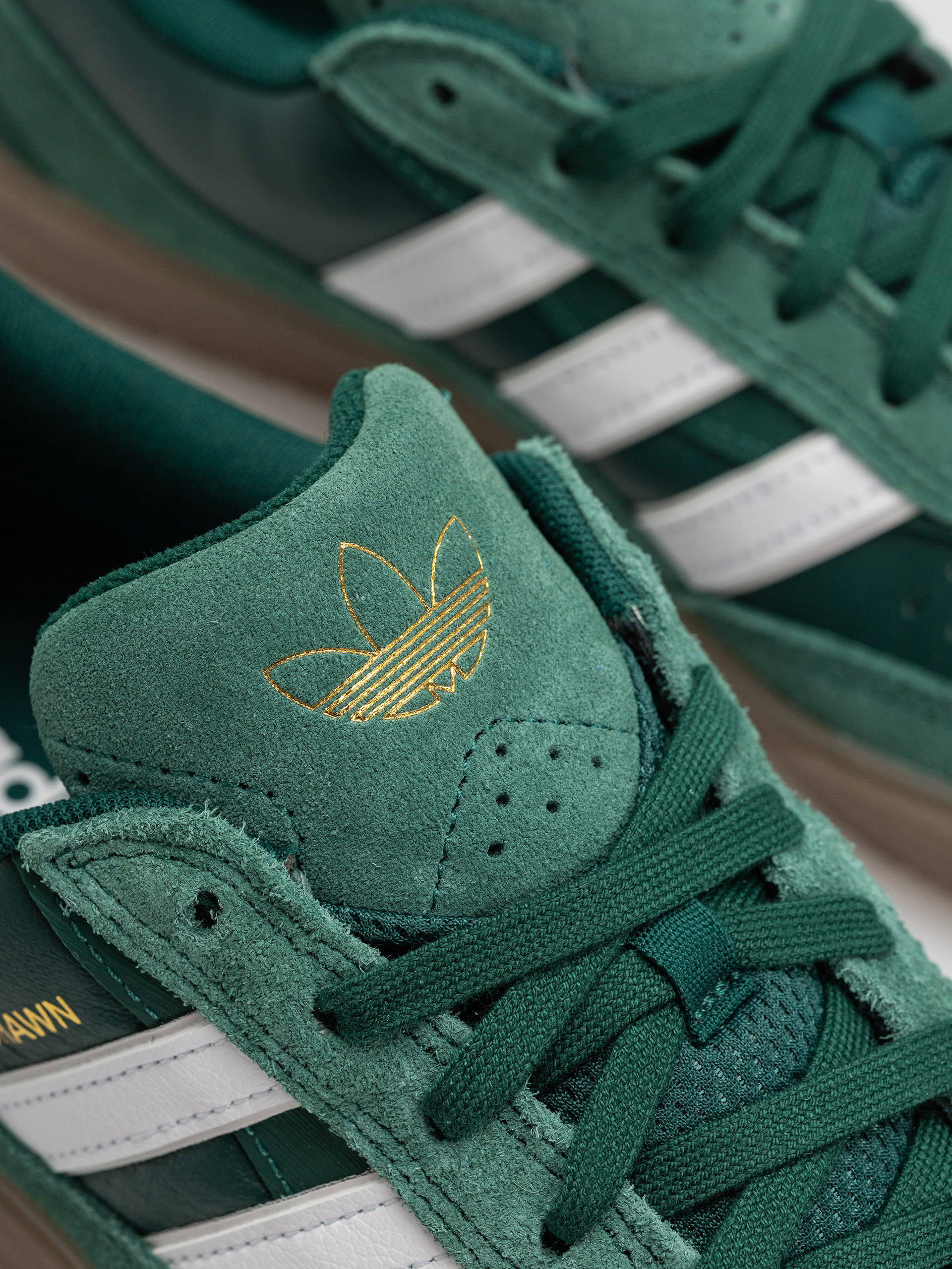 Обувки adidas Tyshawn II (cgreen/ftwwht/gum5)