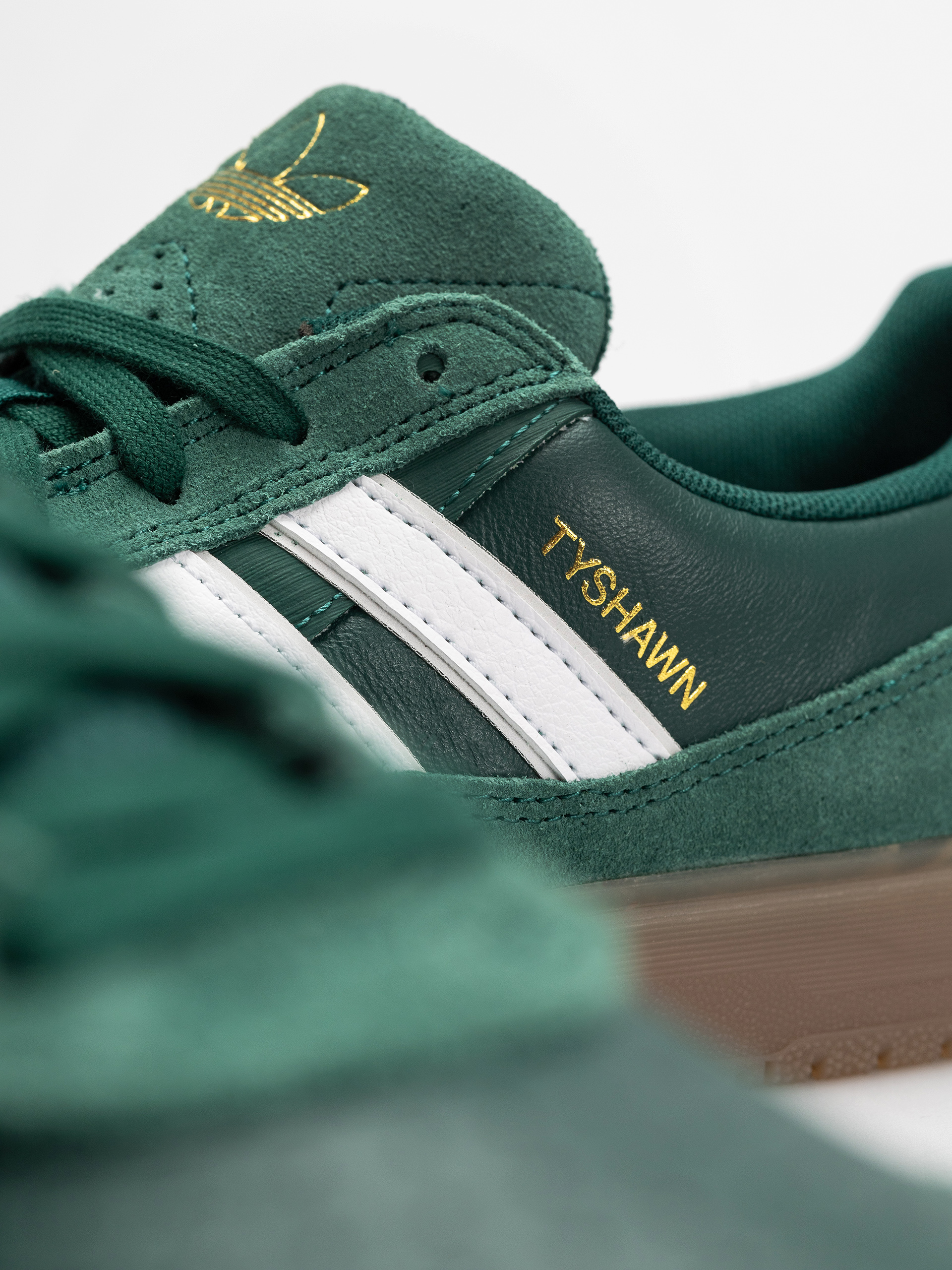 Обувки adidas Tyshawn II (cgreen/ftwwht/gum5)