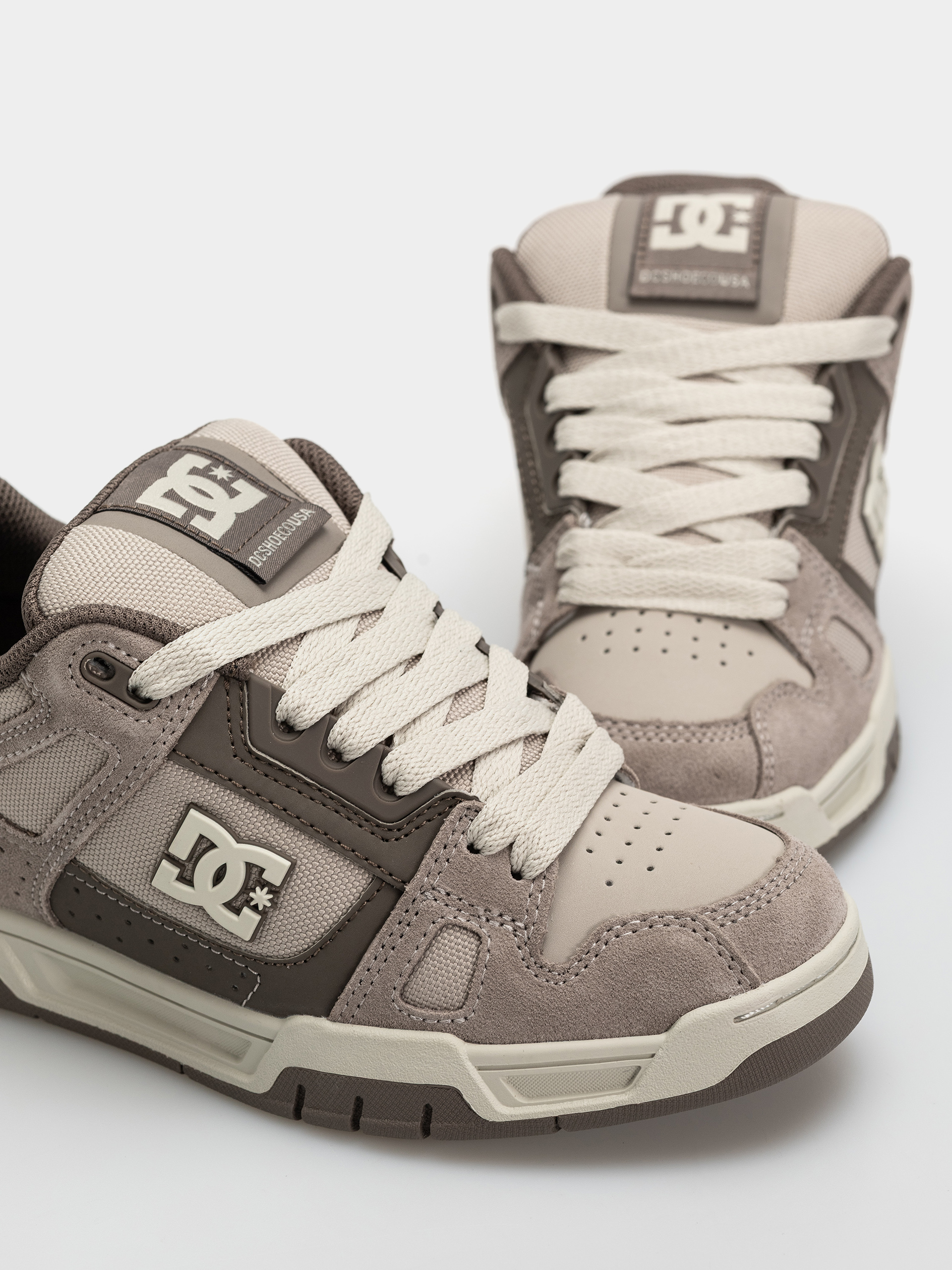 Обувки DC Stag (taupe/off white)