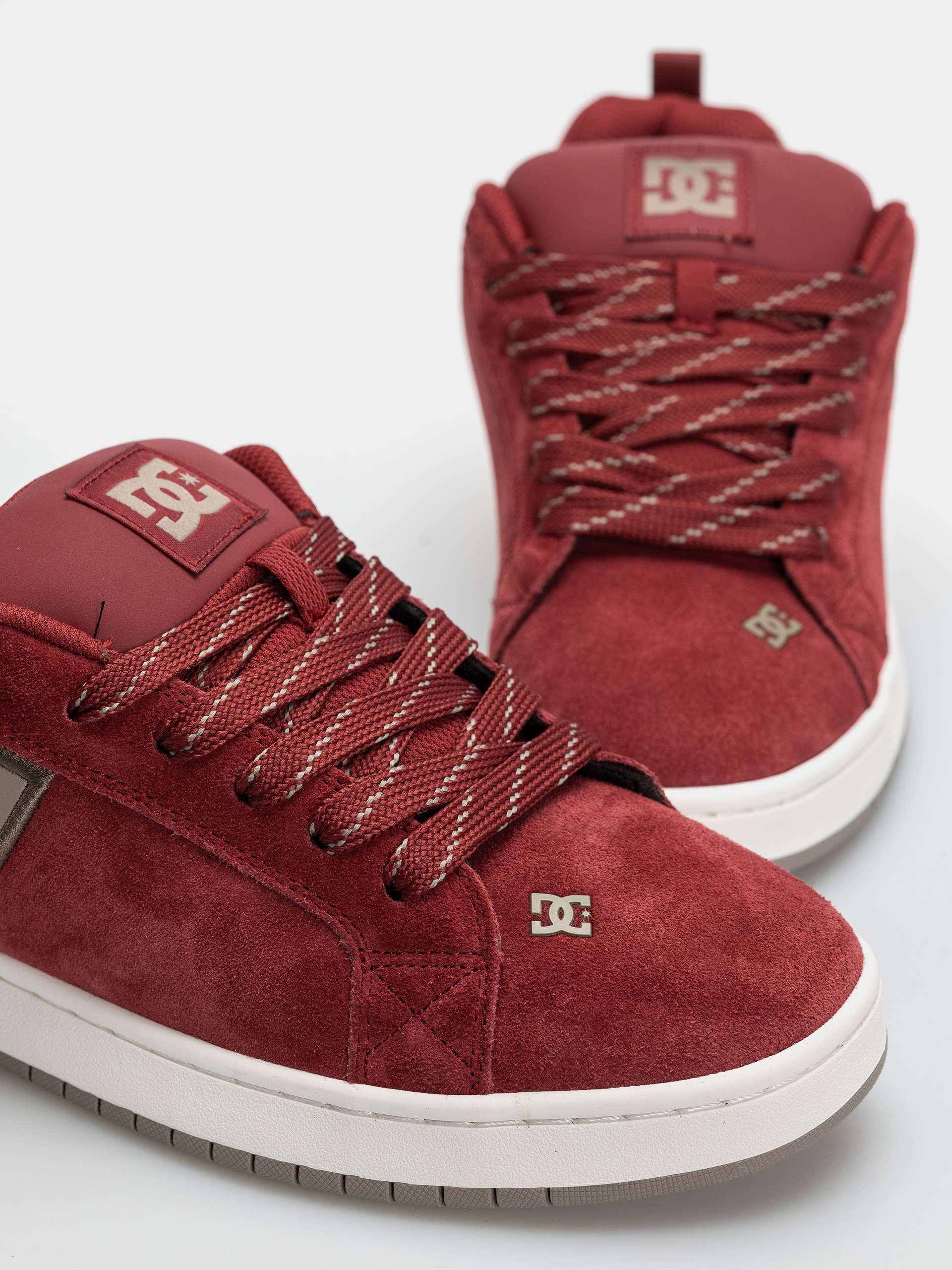 Обувки DC Court Graffik Se (brick red/warm taupe/off white)