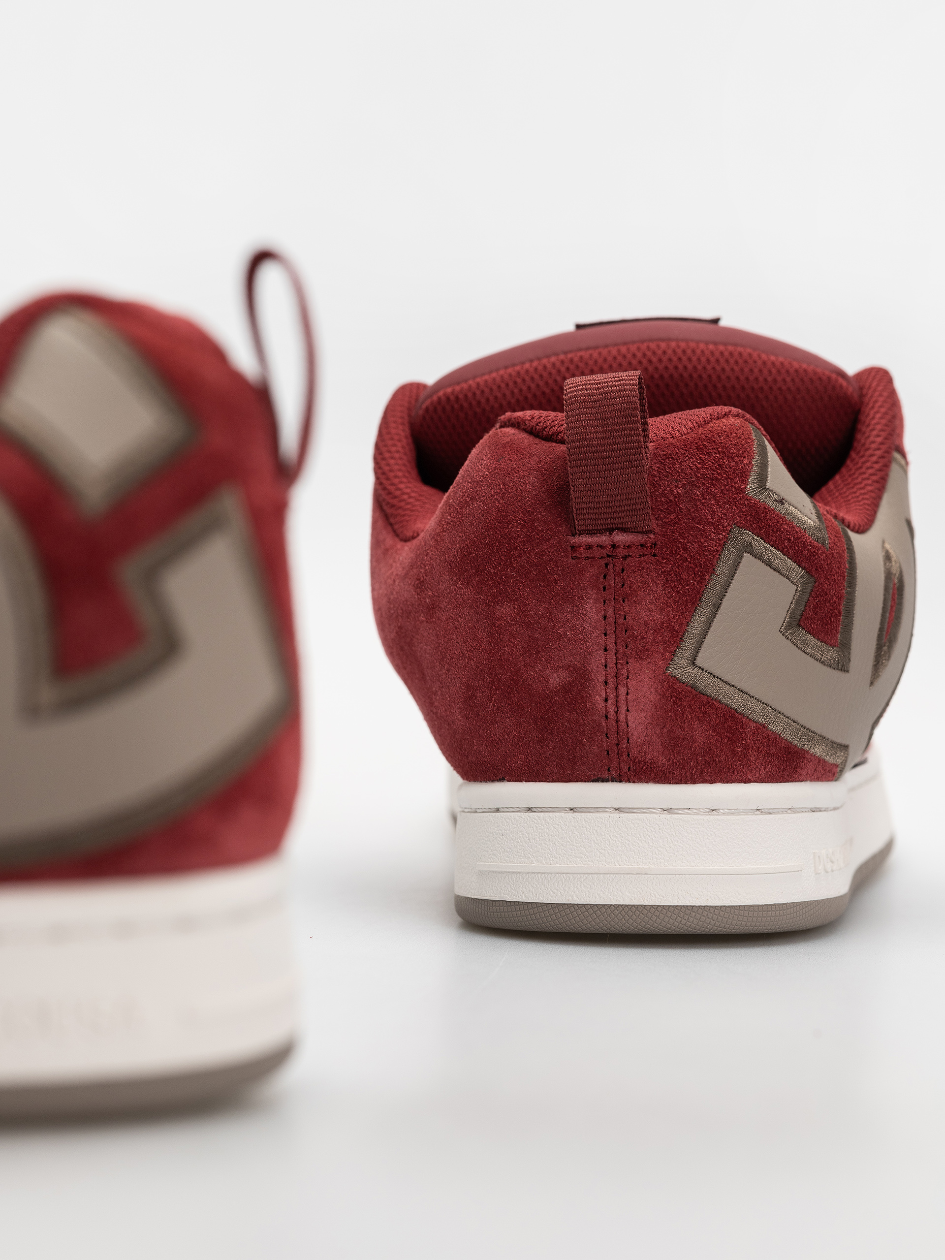 Обувки DC Court Graffik Se (brick red/warm taupe/off white)