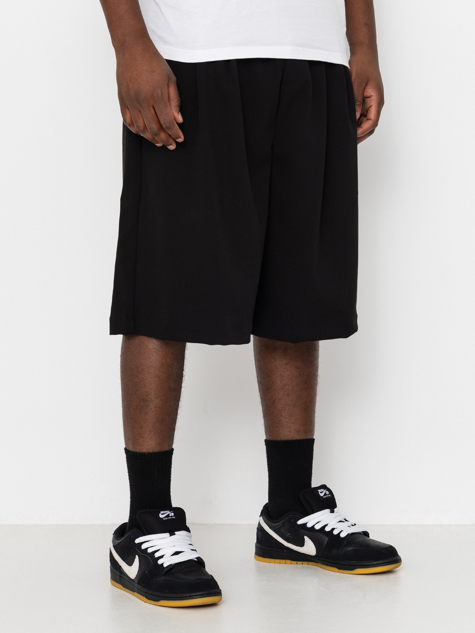 Къси панталони Wasted Paris Pleated (black)
