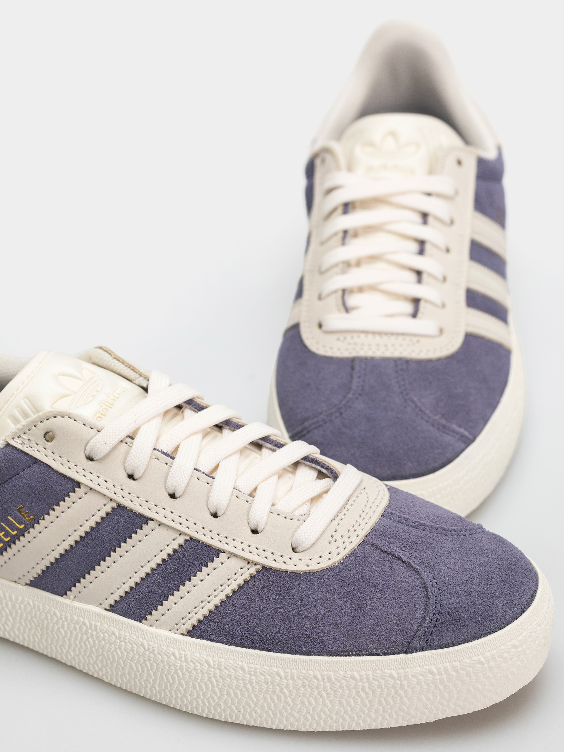 Обувки adidas Gazelle Adv (suppur/cwhite/goldmt)