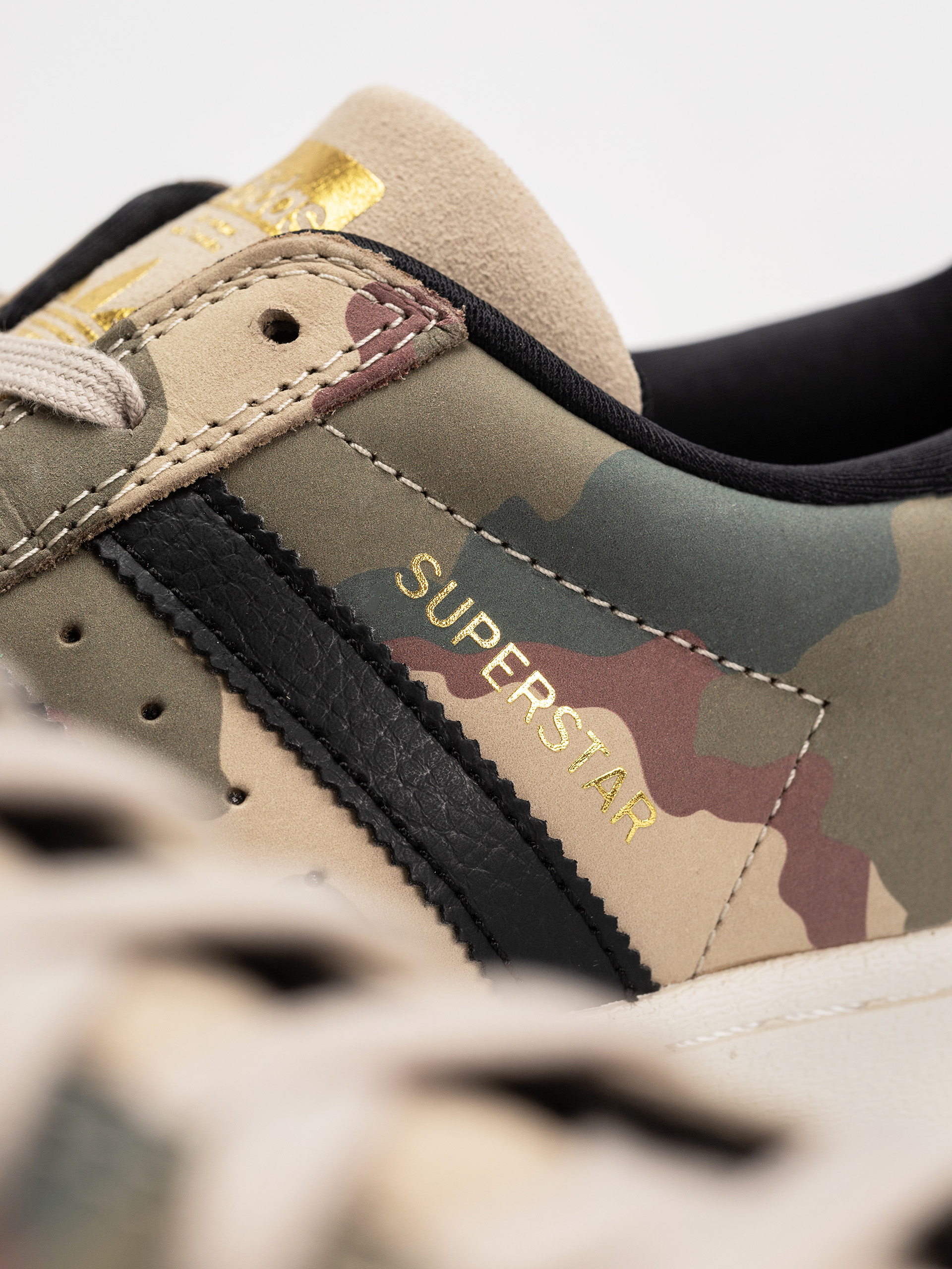Обувки adidas Superstar Adv (khathr/cblack/cwhite)