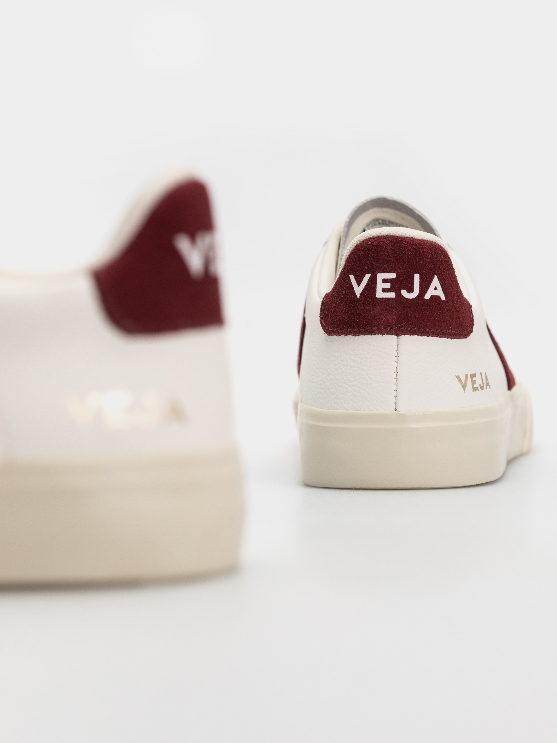 Обувки Veja Campo Wmn (white grenat)