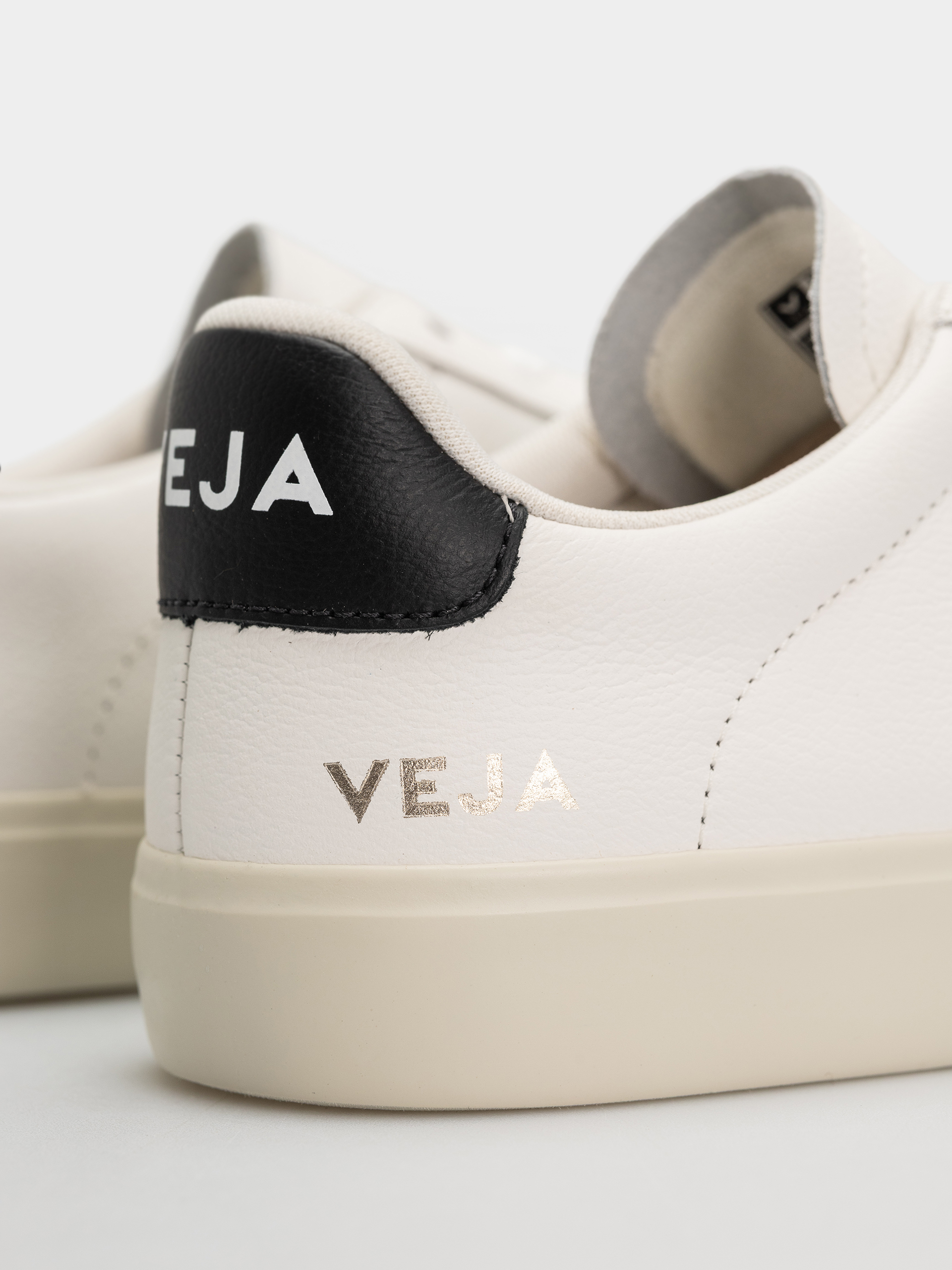 Обувки Veja Campo Wmn (white silver black)