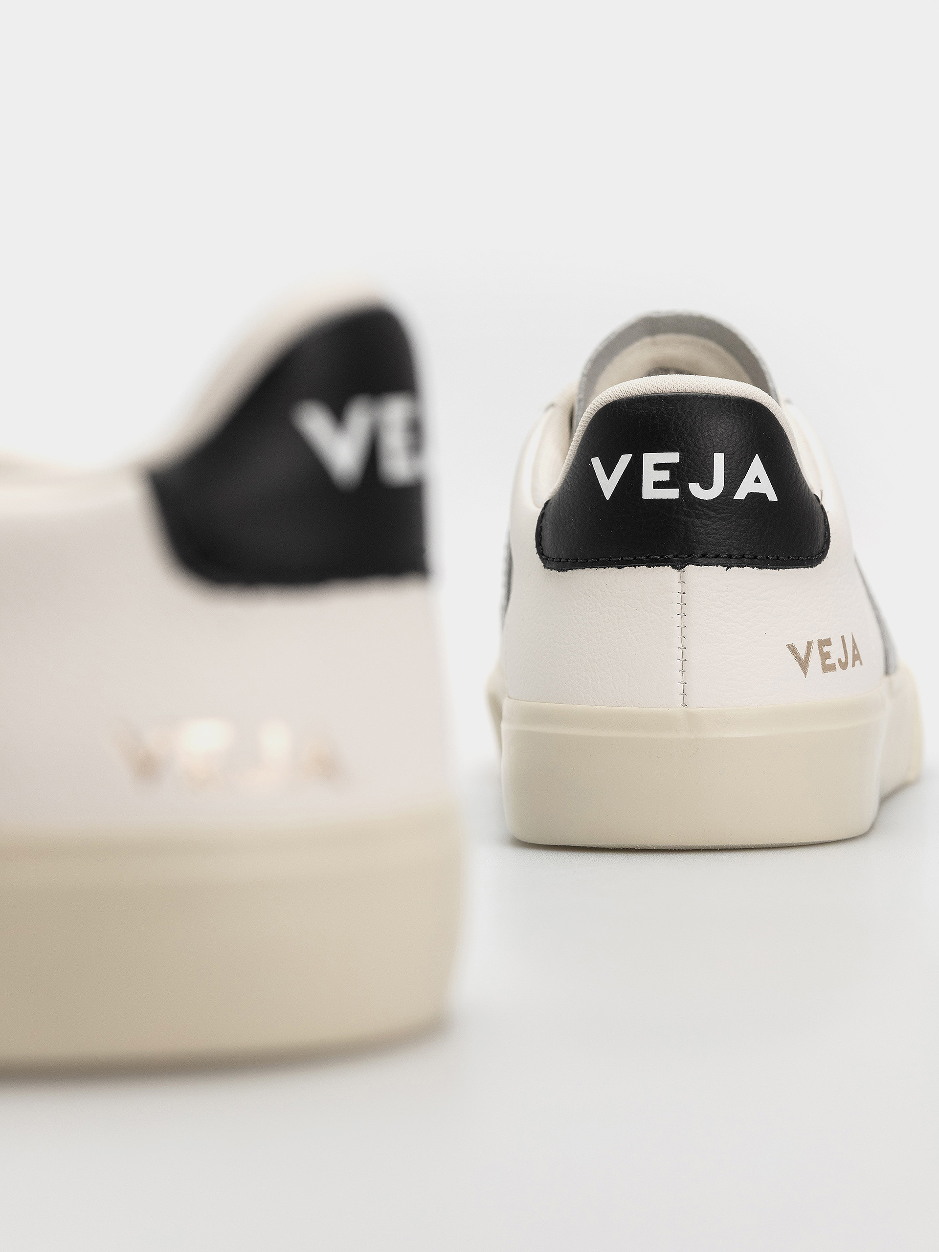 Обувки Veja Campo Wmn (white silver black)