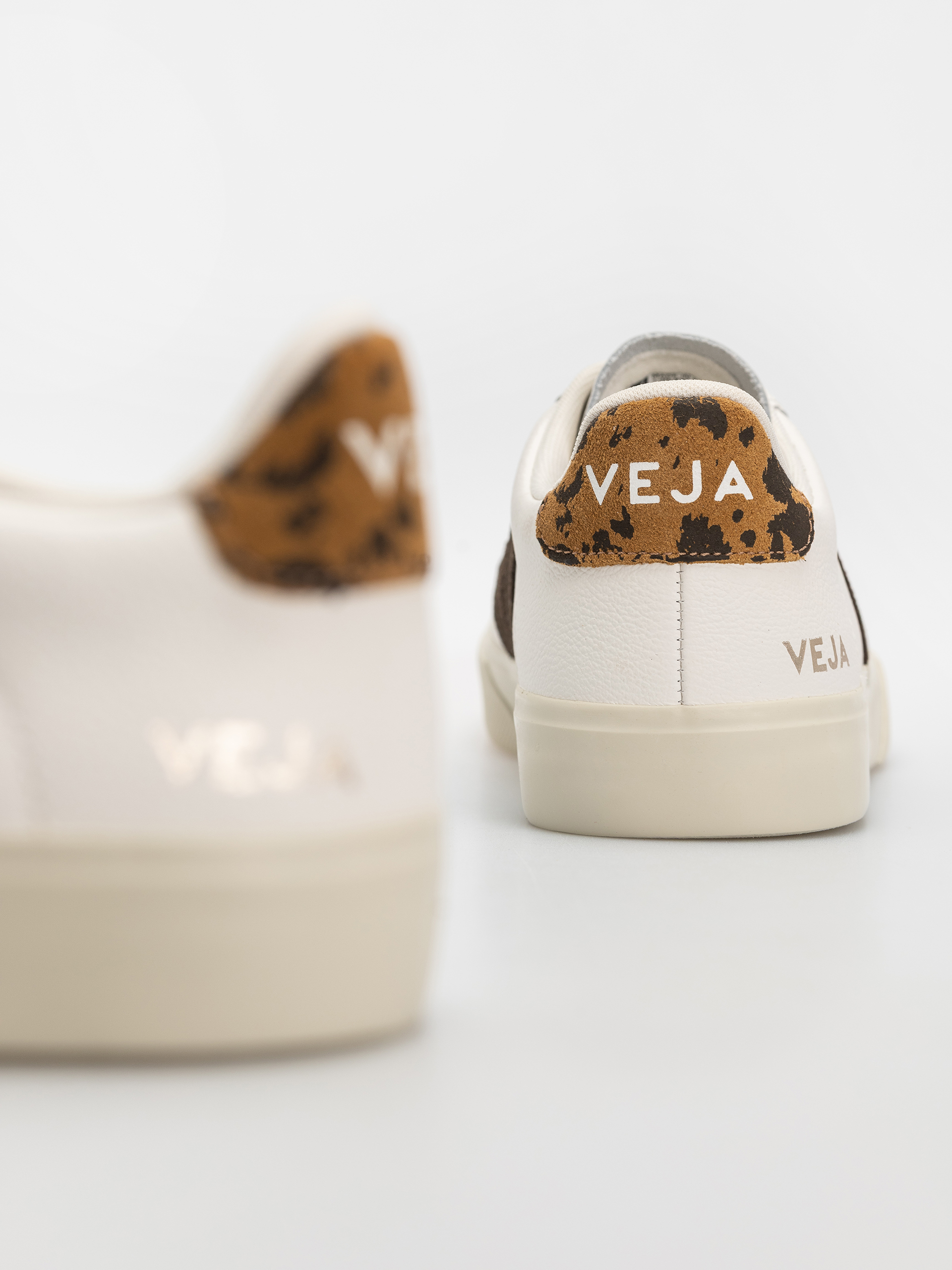 Обувки Veja Campo Wmn (white camel wild country)