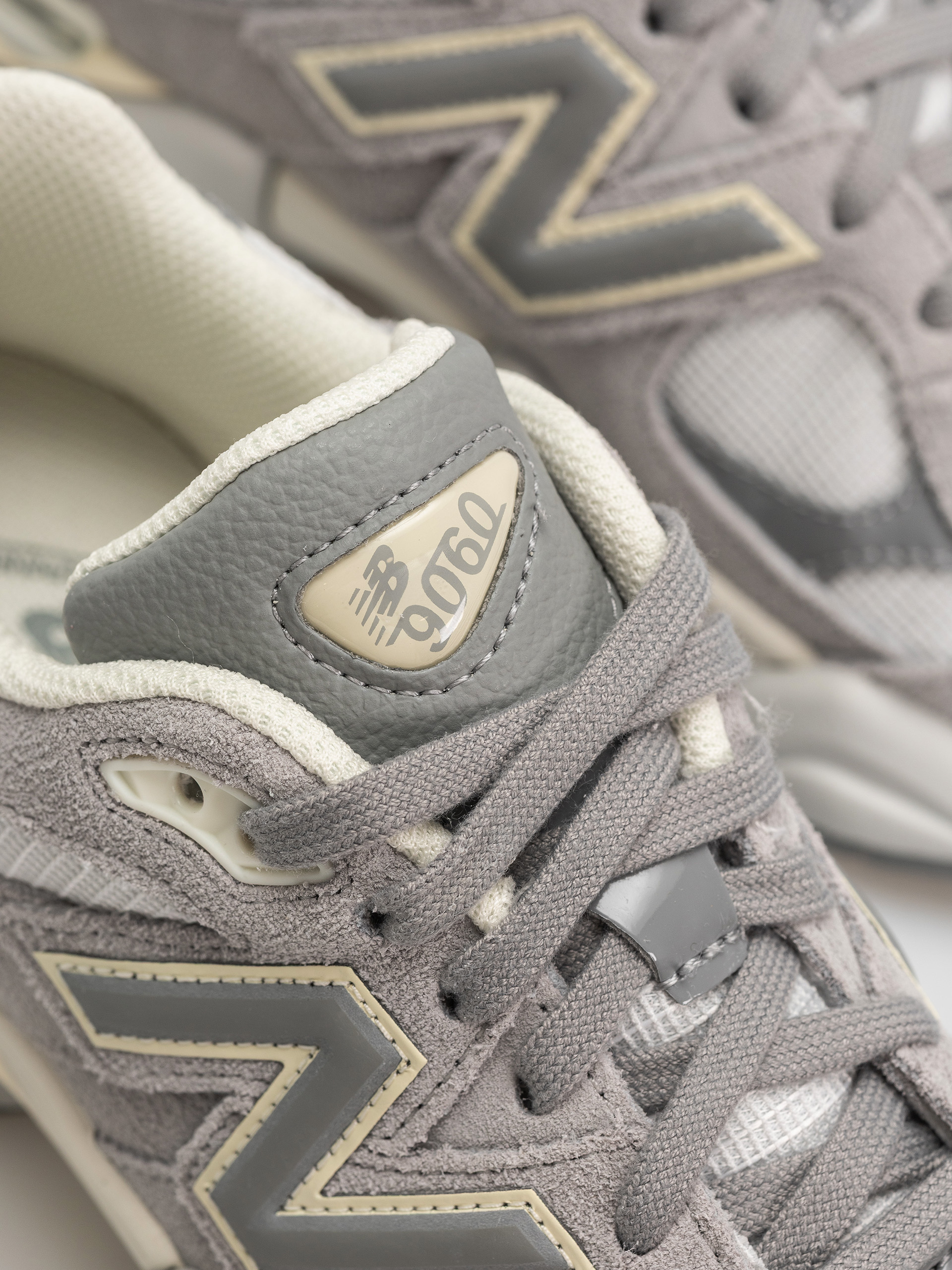 Обувки New Balance 9060 (angora/reflection)