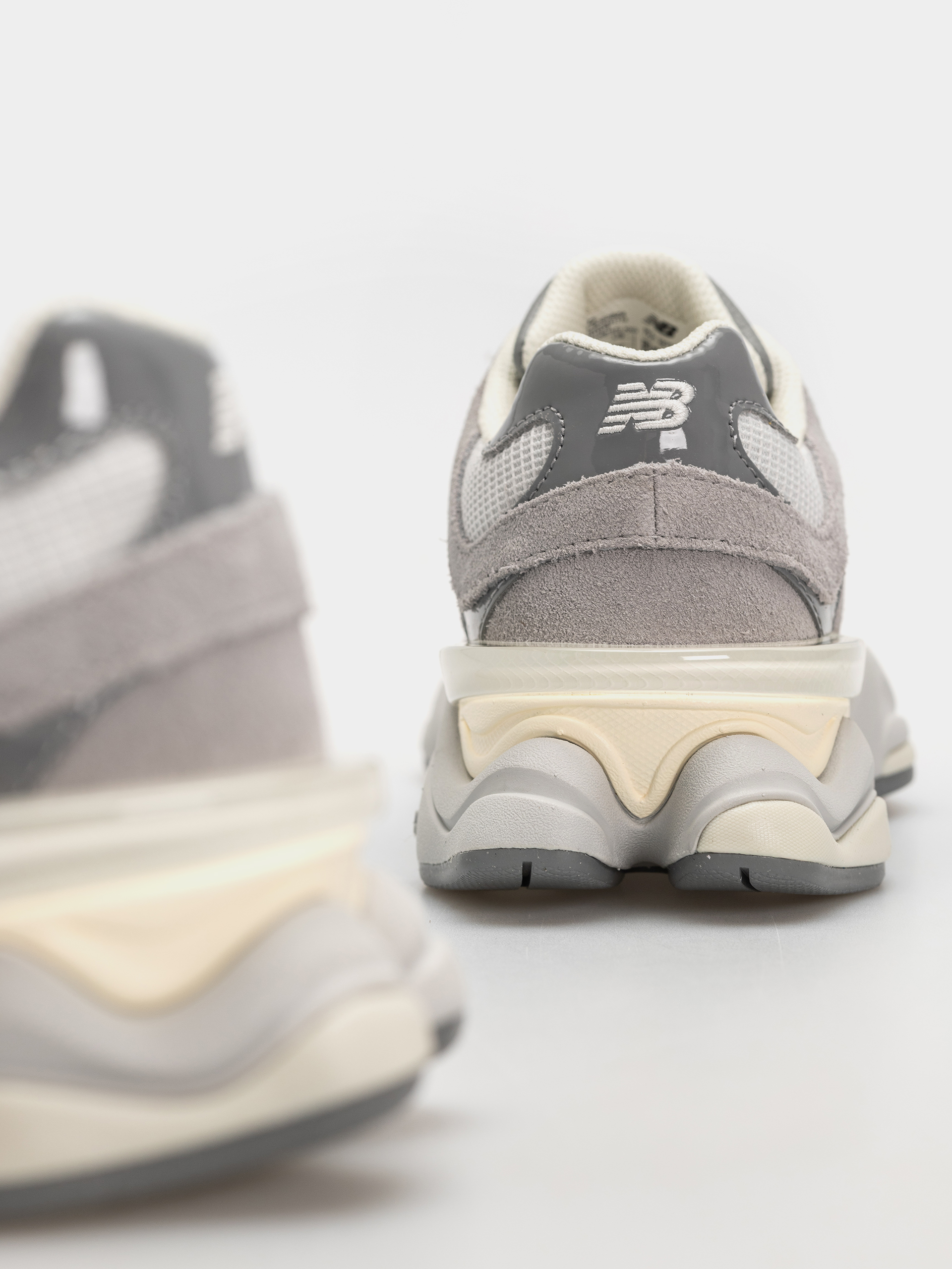 Обувки New Balance 9060 (angora/reflection)