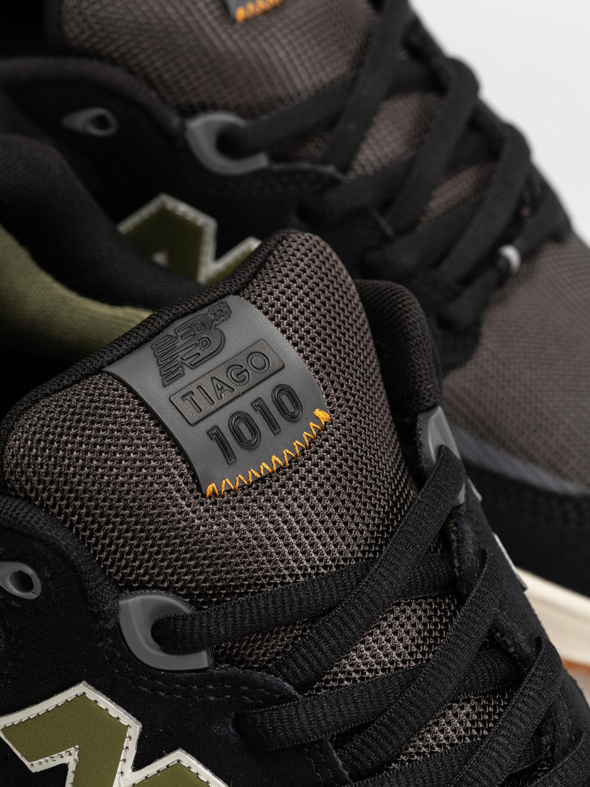 Обувки New Balance 1010 (black/dark olivine)