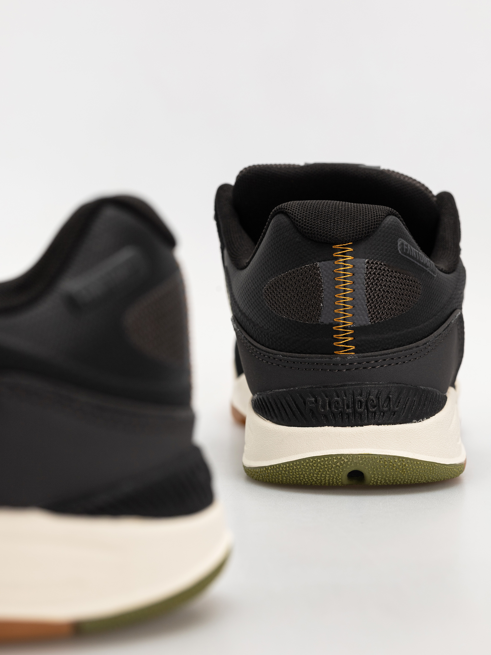 Обувки New Balance 1010 (black/dark olivine)