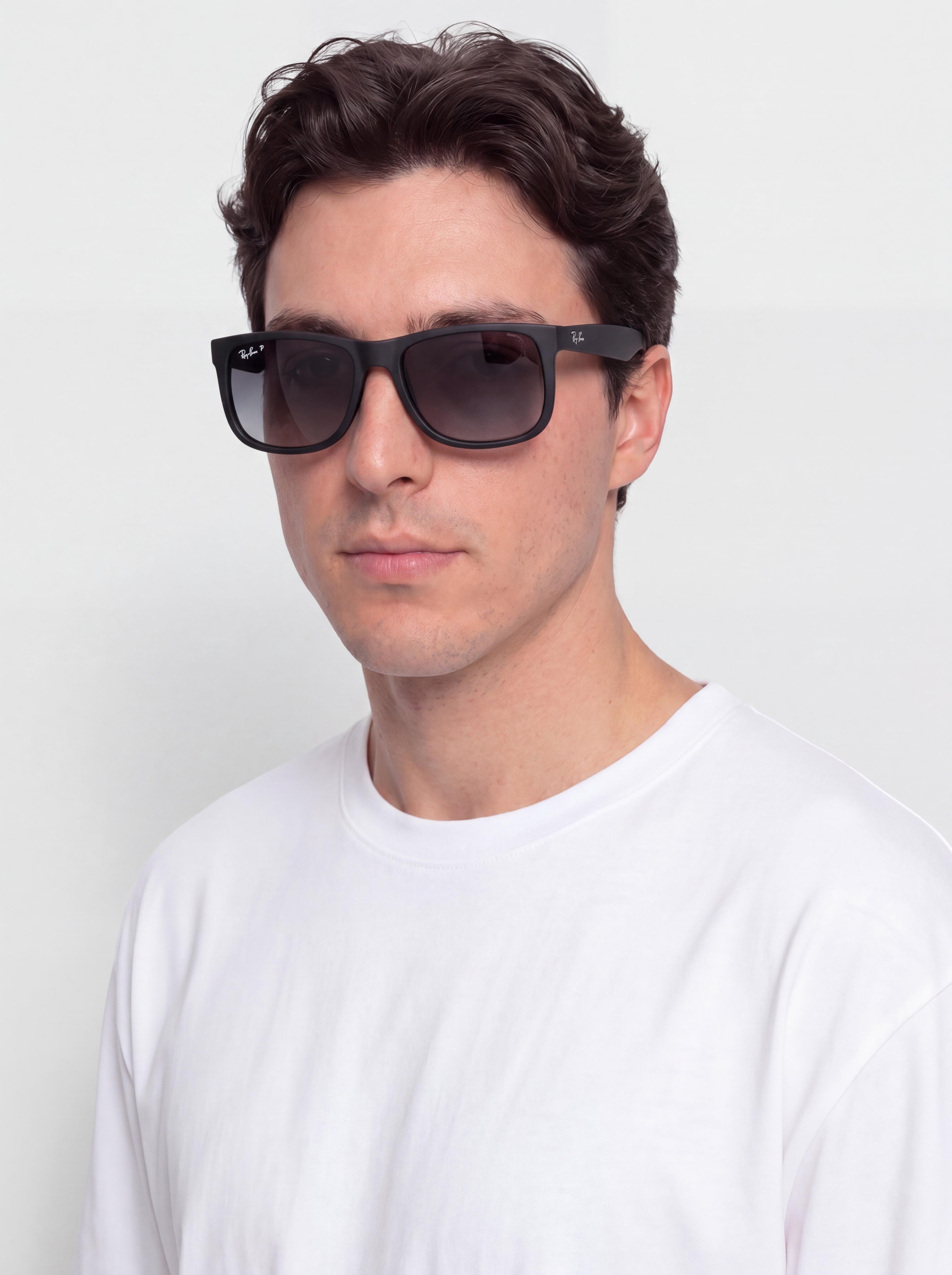 u0421u043bu044au043du0447u0435u0432u0438 u043eu0447u0438u043bu0430 Ray-Ban Justin Classic (matowy guma czarny/polaryzacyjne jasnoszary)