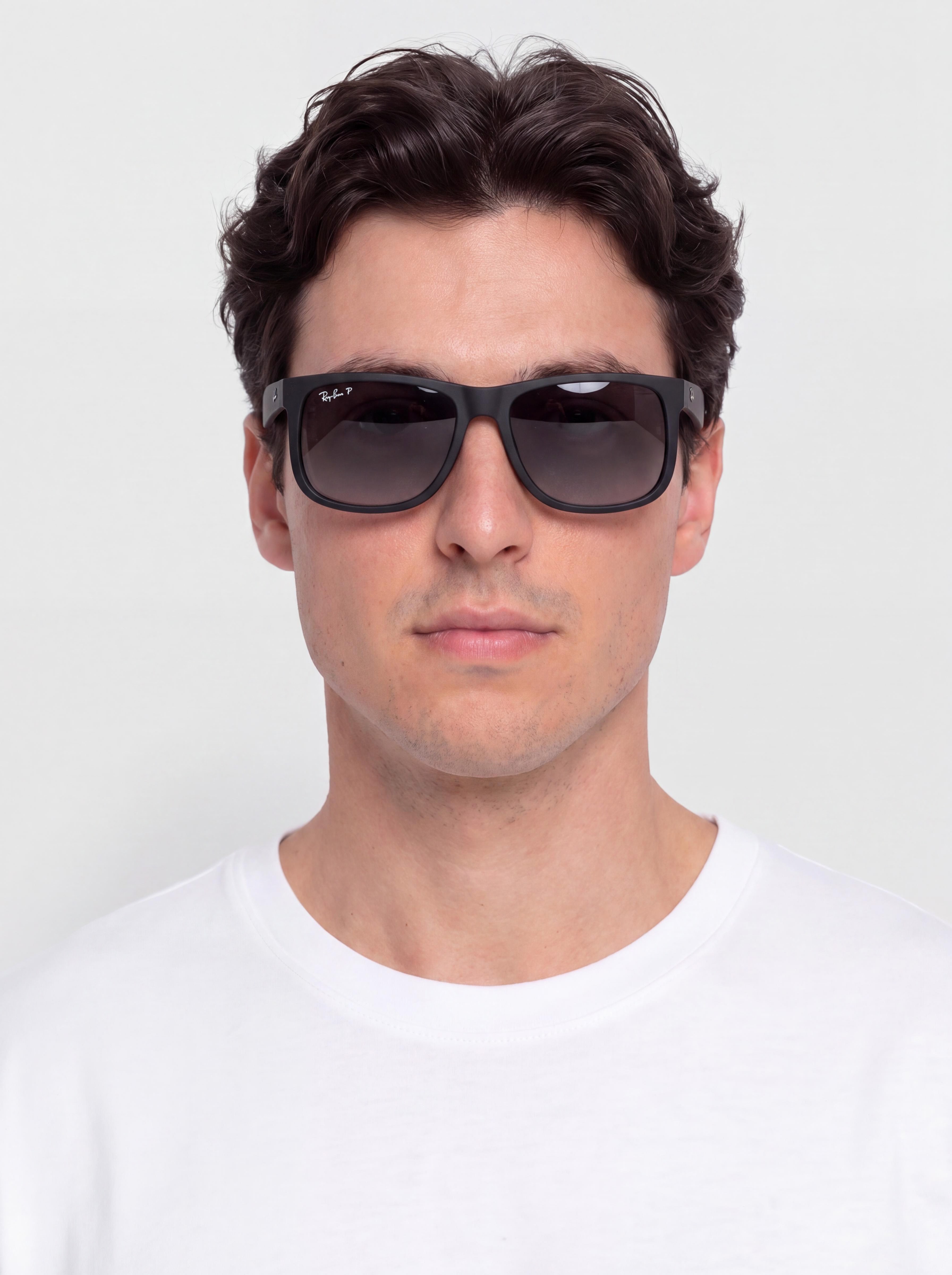 Слънчеви очила Ray-Ban Justin Classic (matowy guma czarny/polaryzacyjne jasnoszary)
