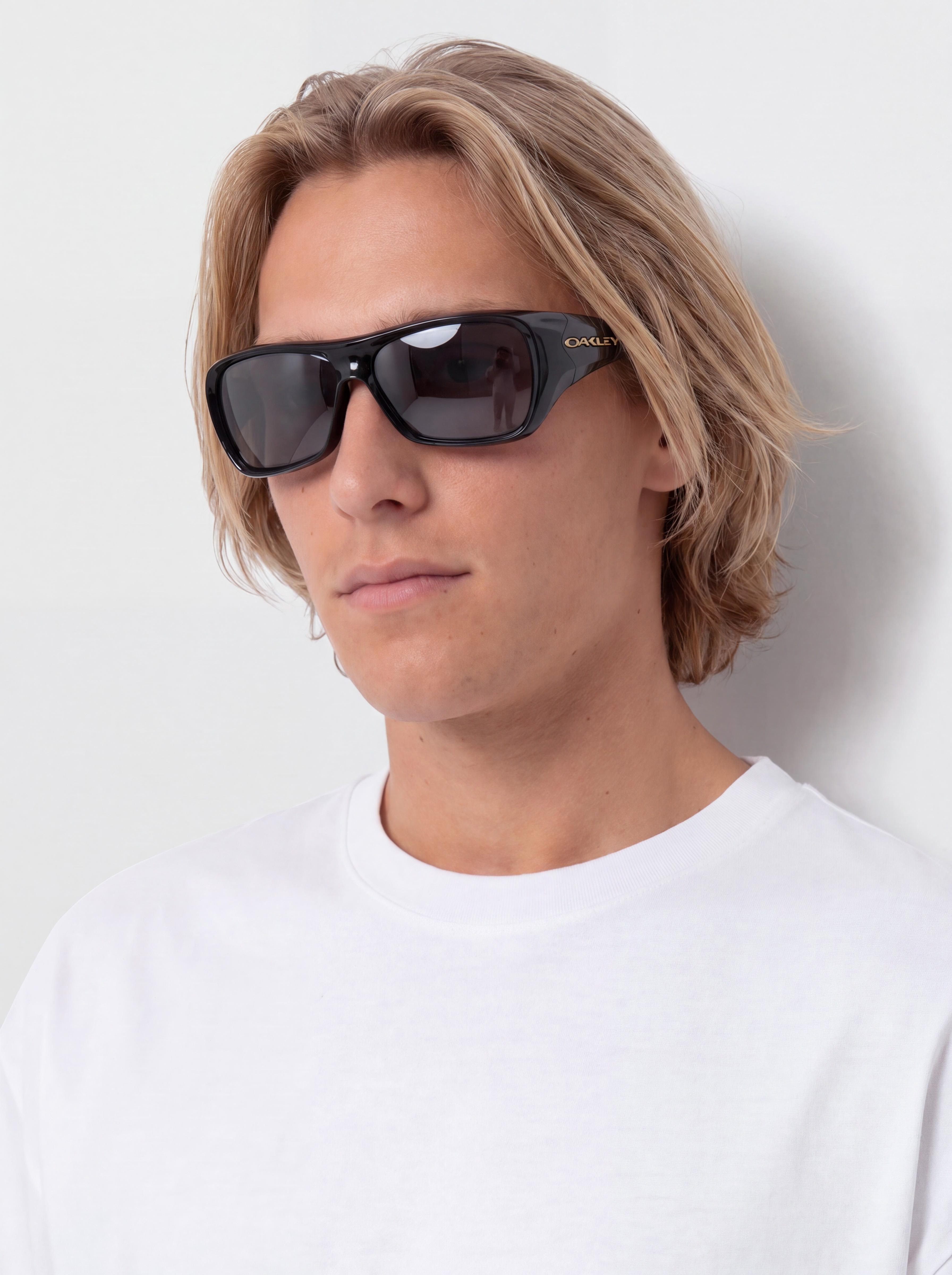 Слънчеви очила Oakley Chaminade