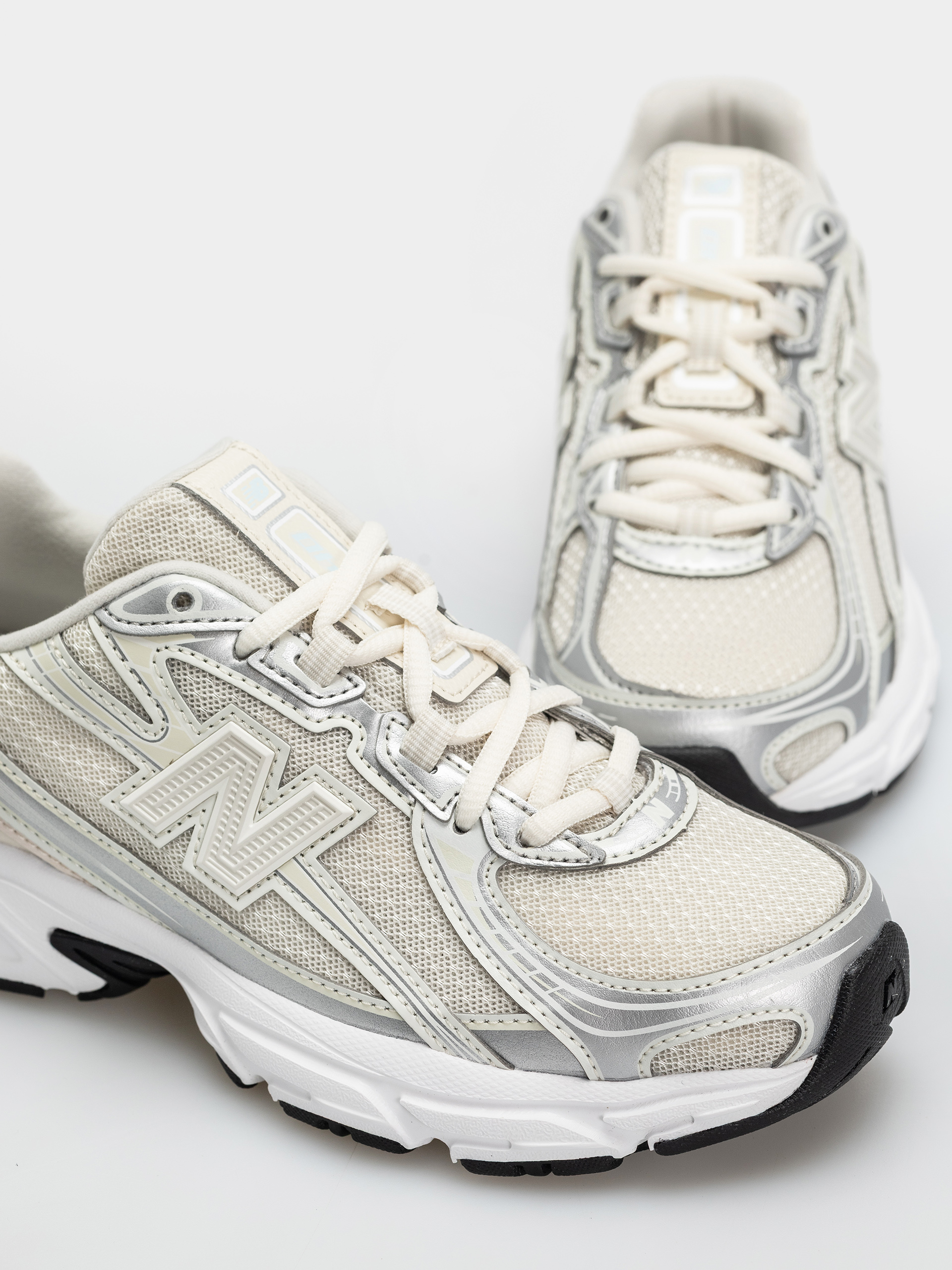 Обувки New Balance 740 JR (turtledove/linen)