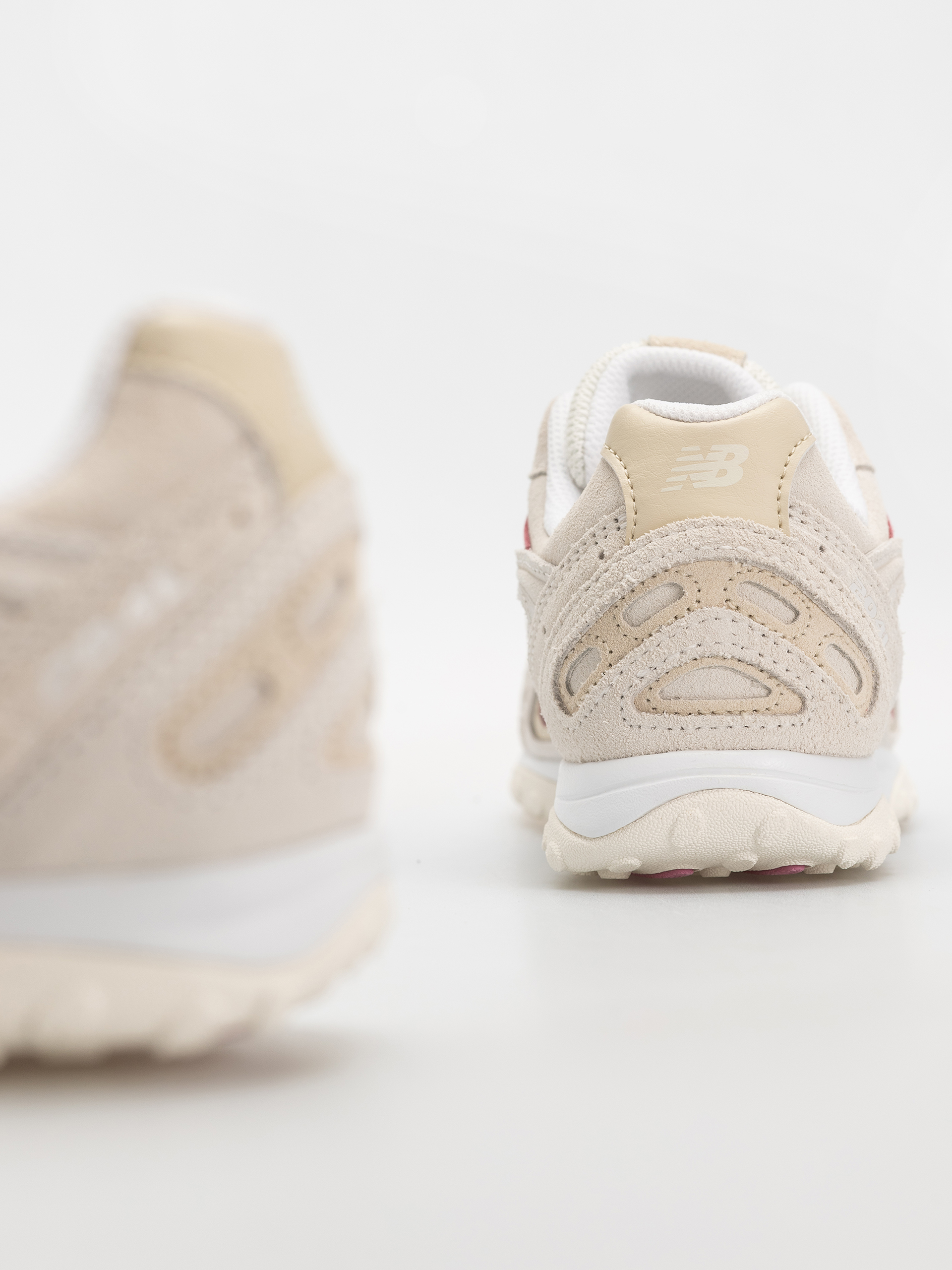 Обувки New Balance 204L (sea salt/bone/pink eraser)