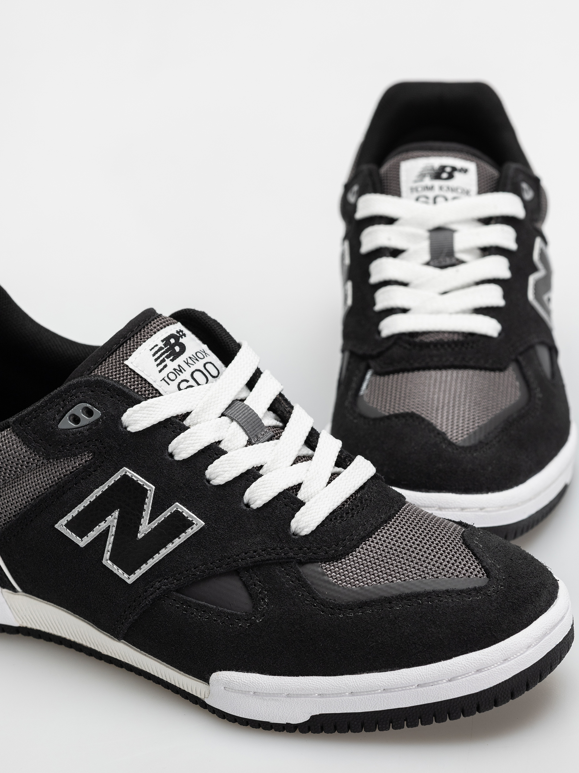Обувки New Balance 600 (black/castlerock)