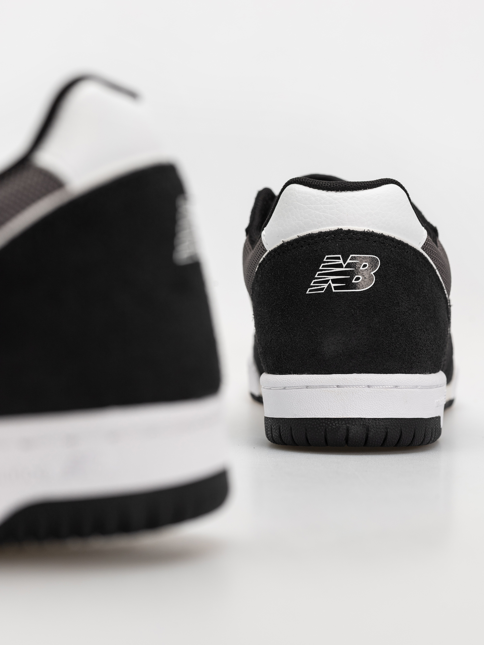 Обувки New Balance 600 (black/castlerock)