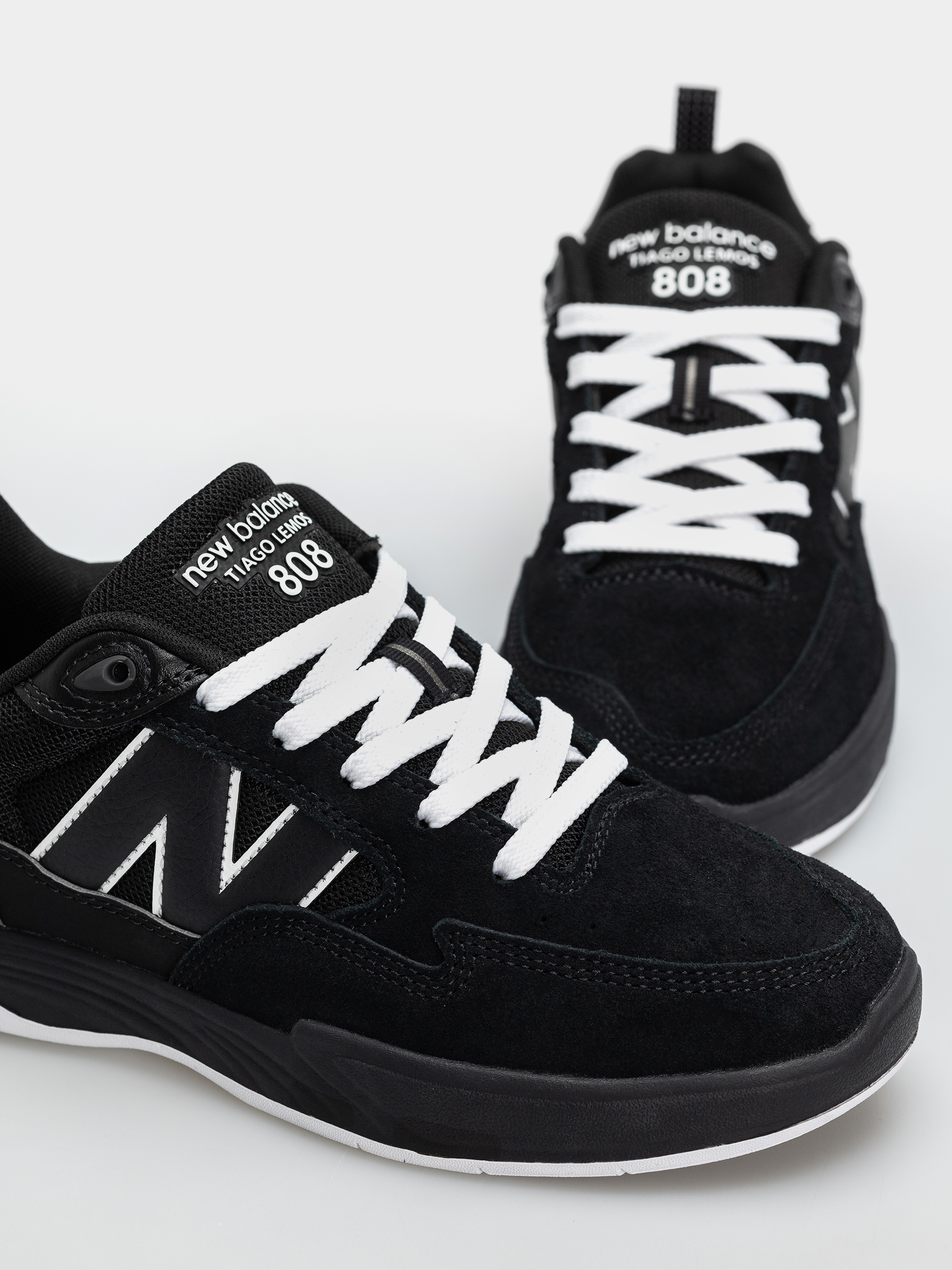 Обувки New Balance 808 (black/white)