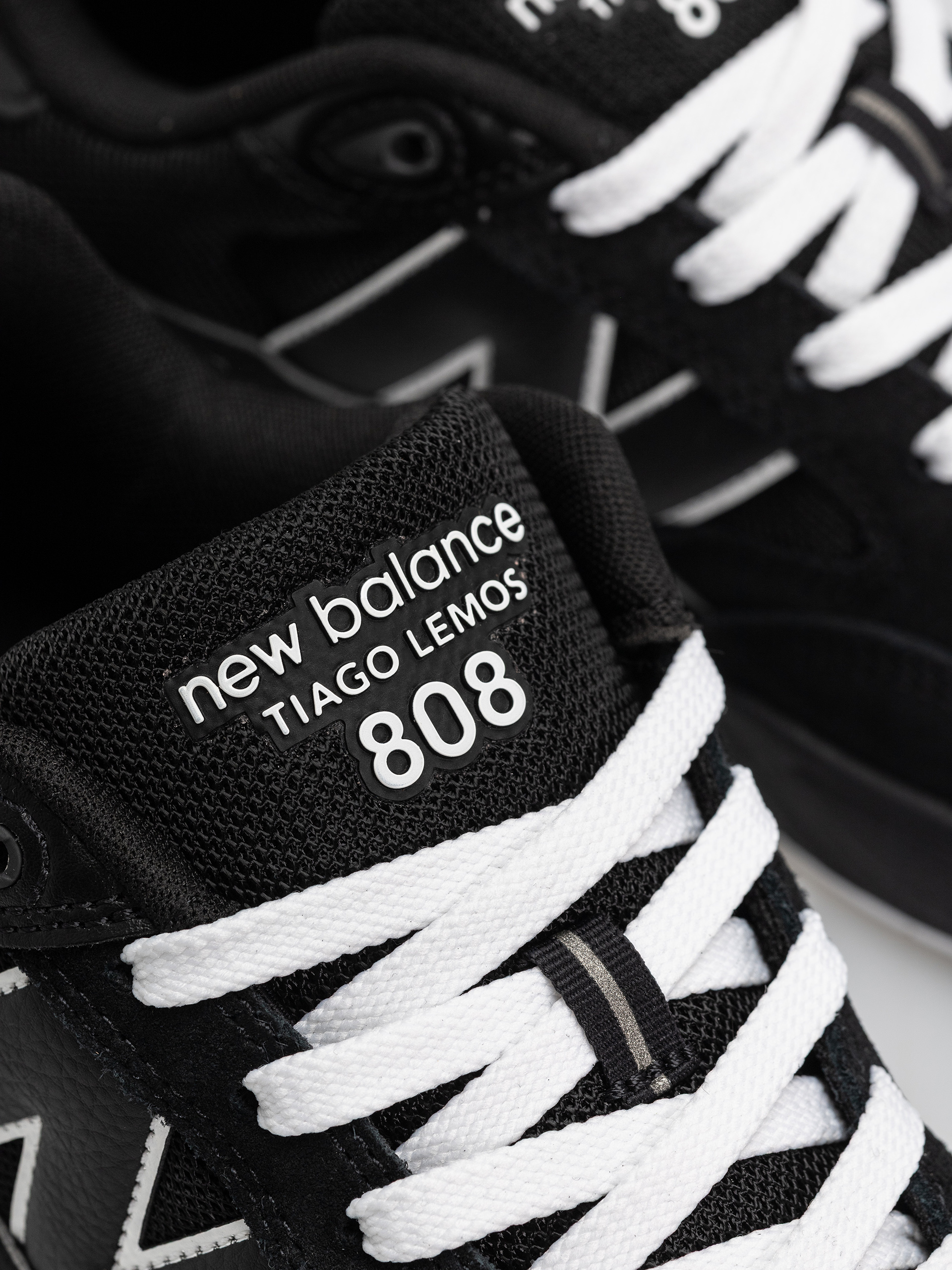 Обувки New Balance 808 (black/white)