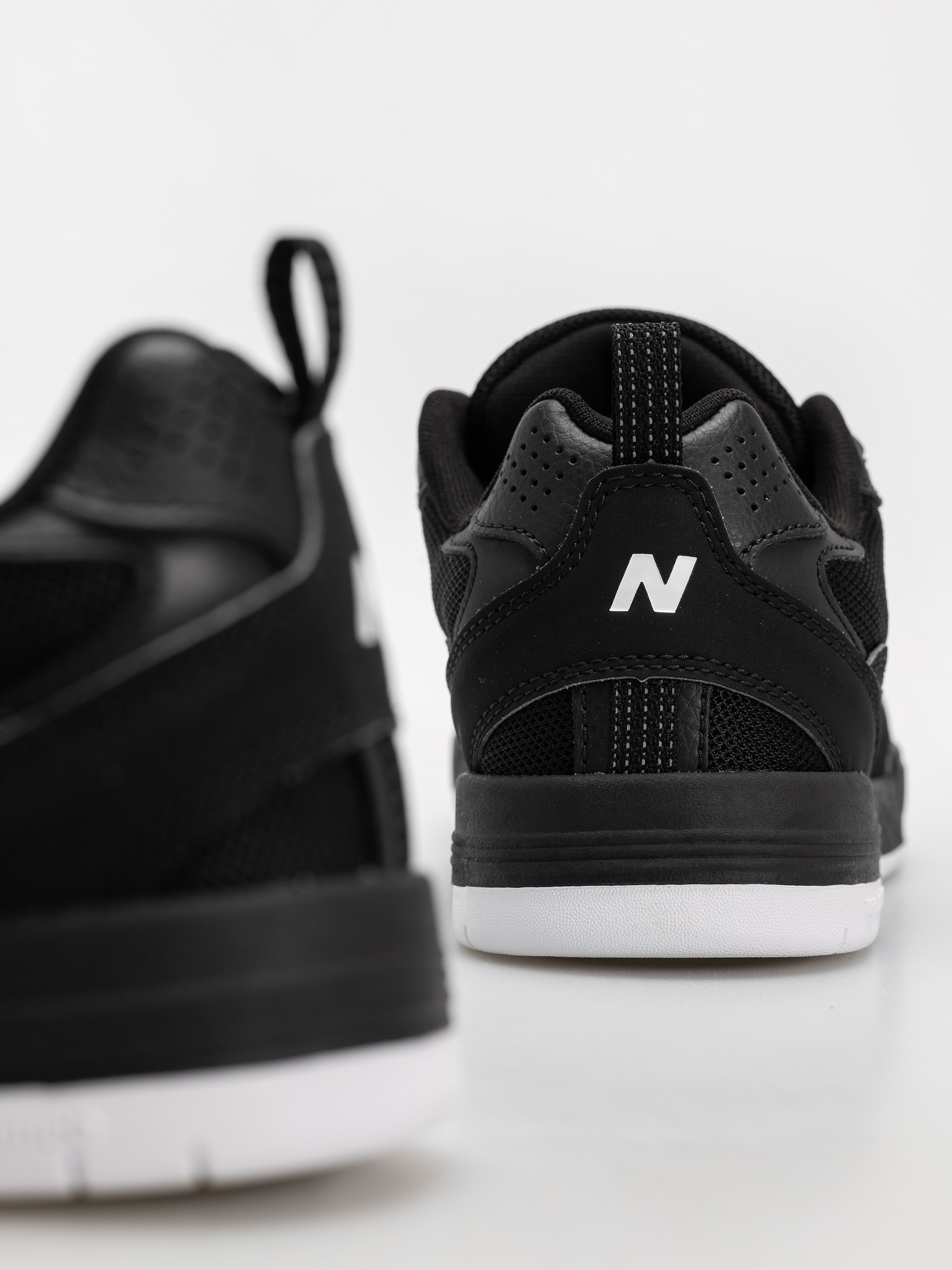 Обувки New Balance 808 (black/white)