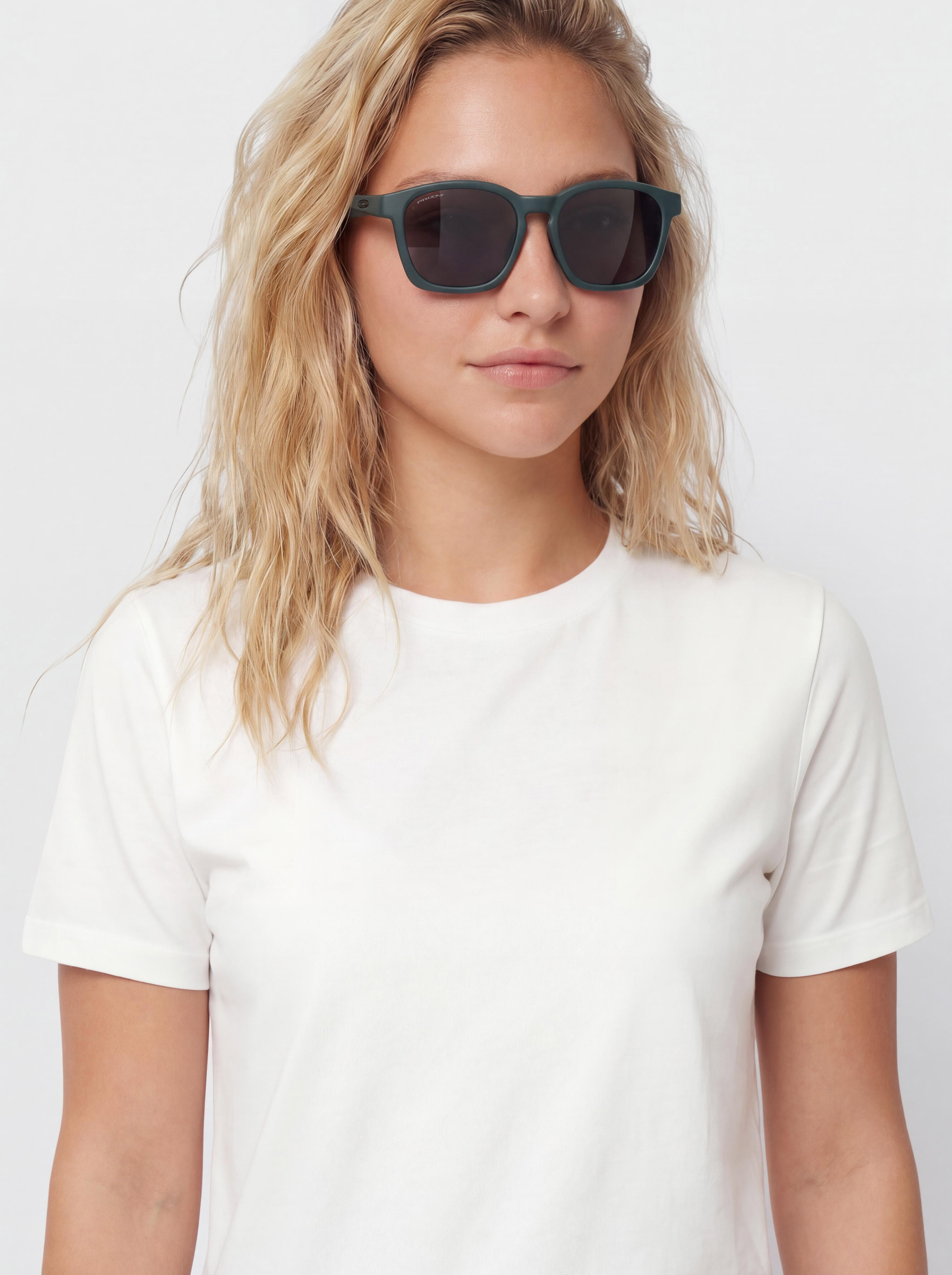 Слънчеви очила Oakley Shackle