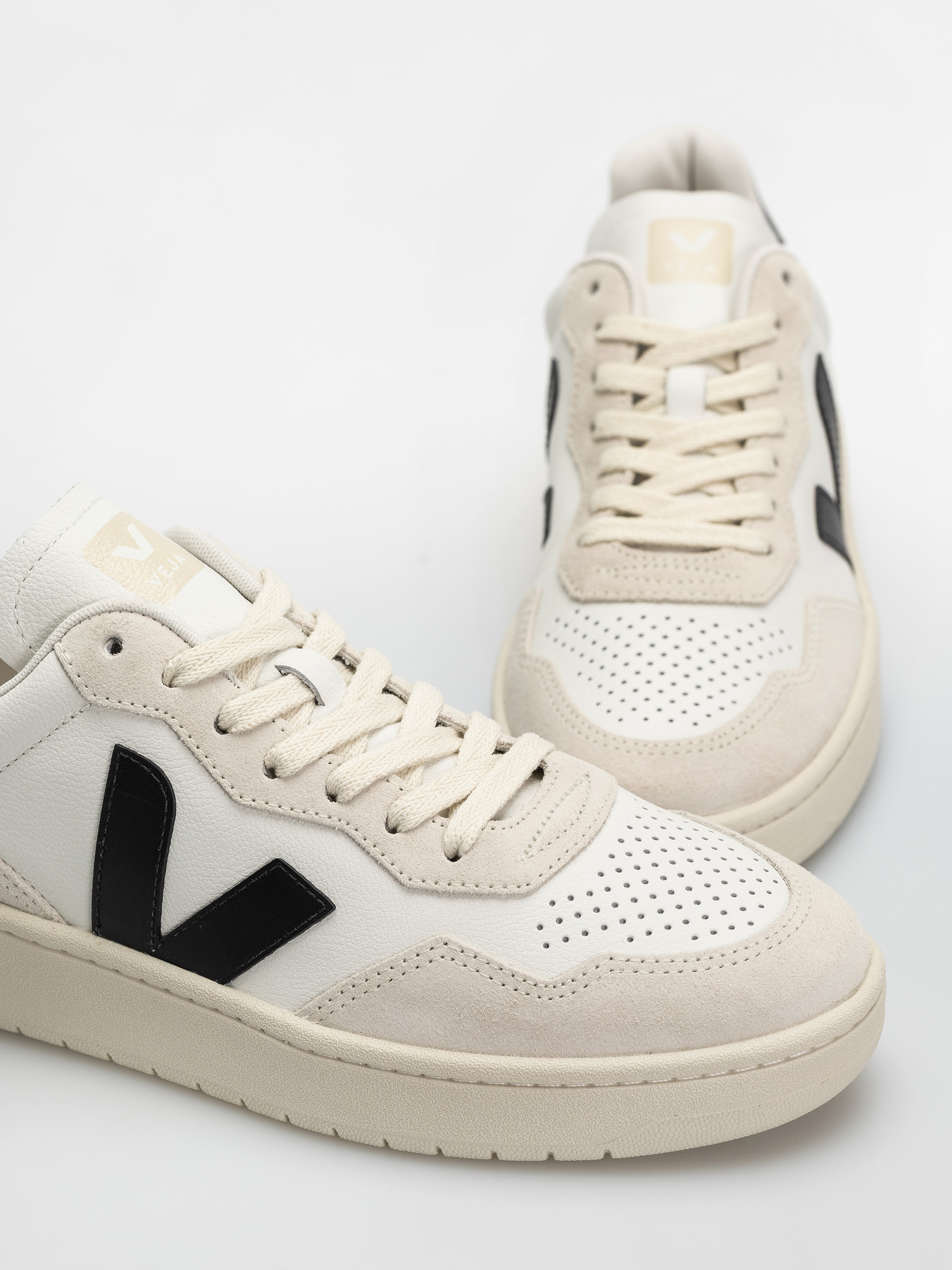Обувки Veja V 90 (white black)