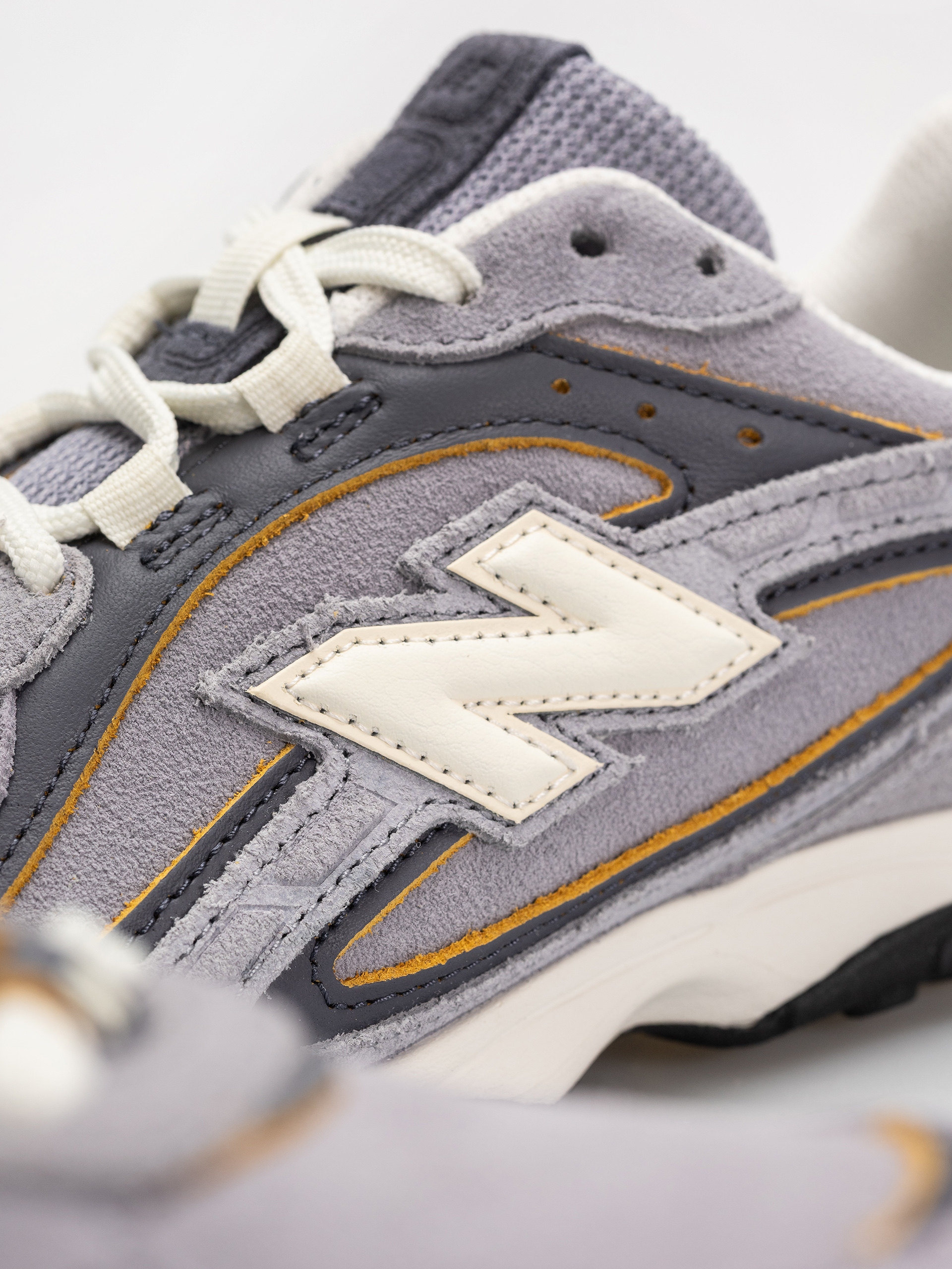 Обувки New Balance 204L (digital mist/meteorite/light mars yellow)