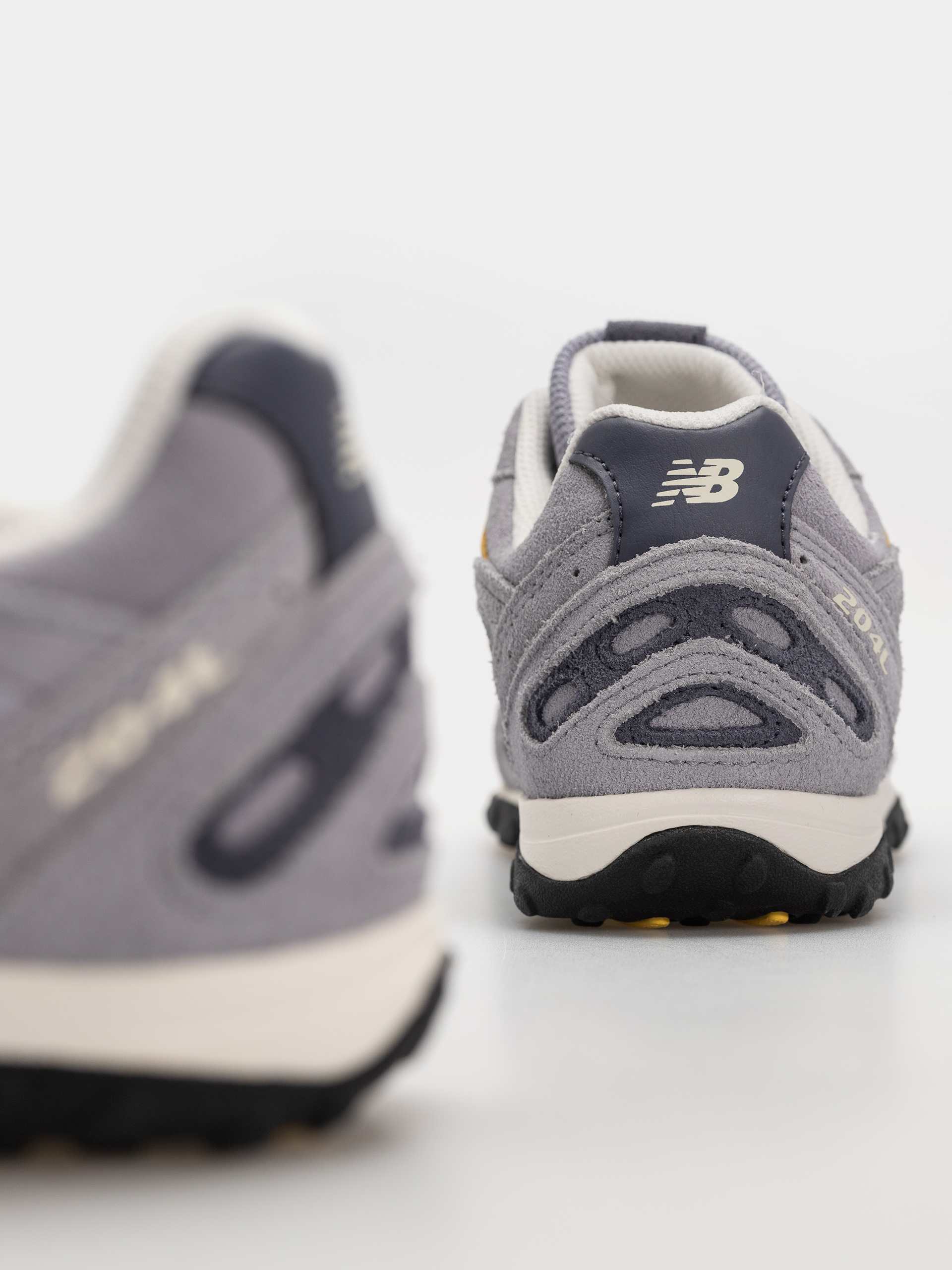Обувки New Balance 204L (digital mist/meteorite/light mars yellow)