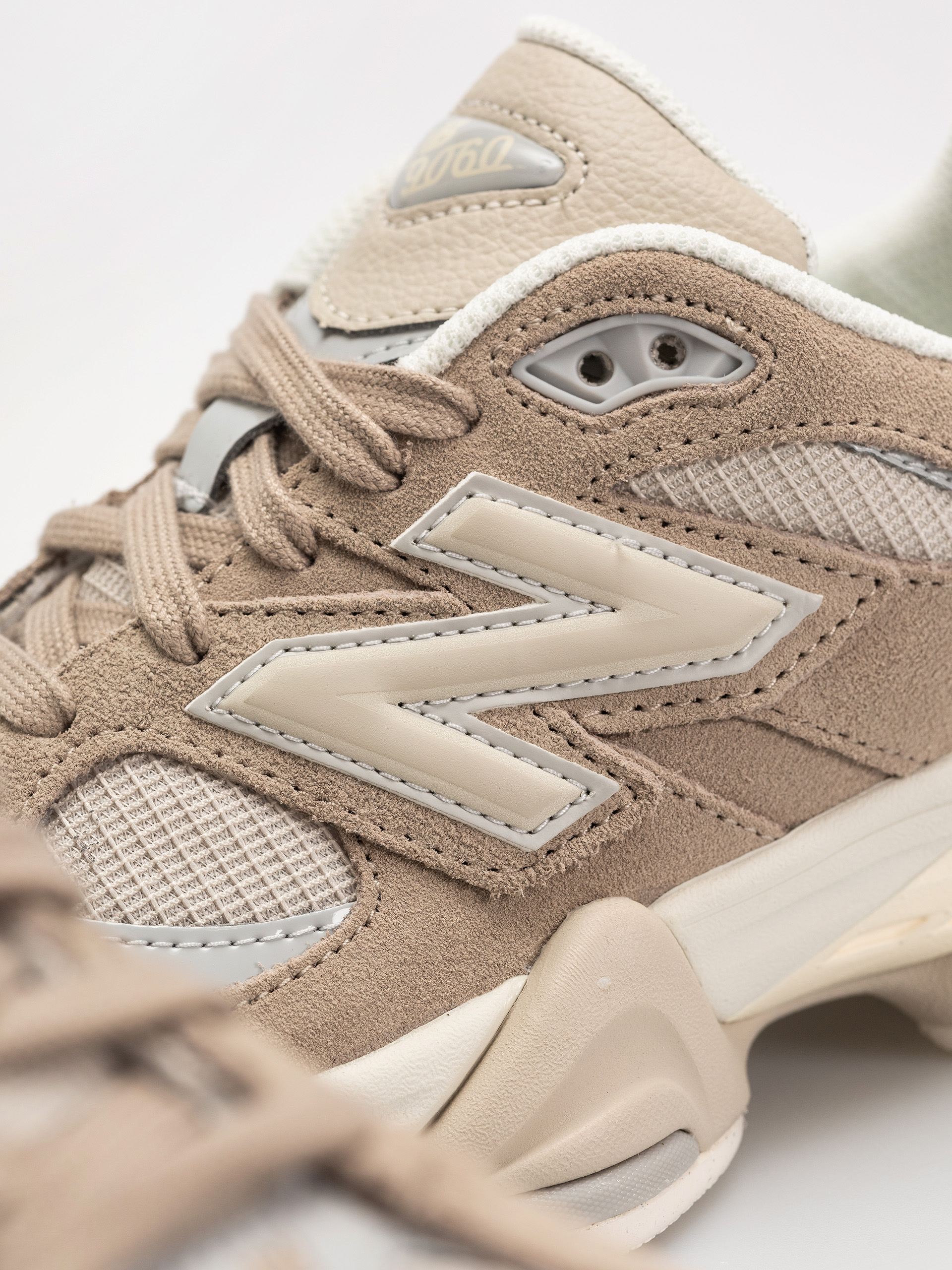 Обувки New Balance 9060 (driftwood/timberwolf)