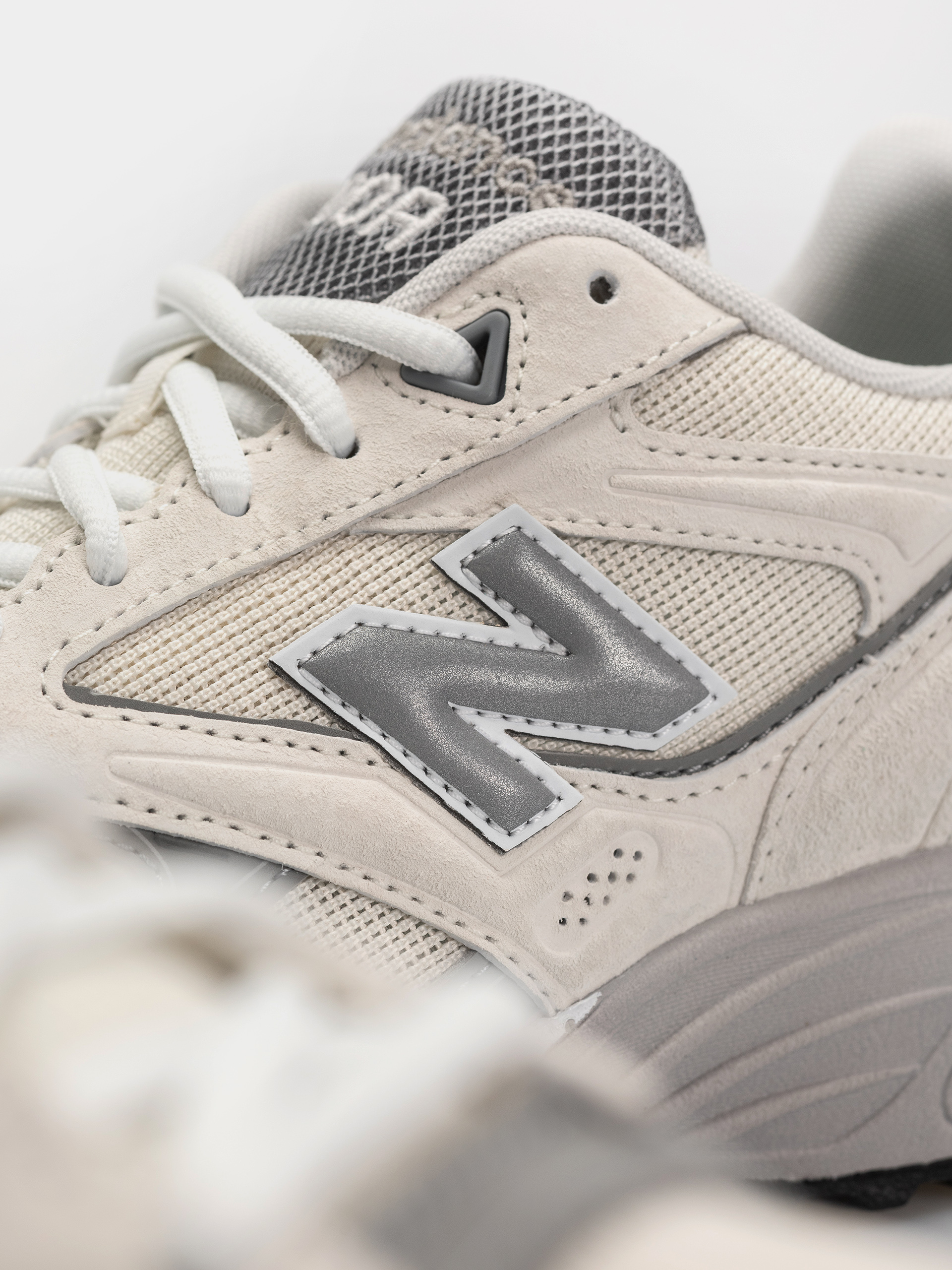 Обувки New Balance 880R (sea salt/slate grey)
