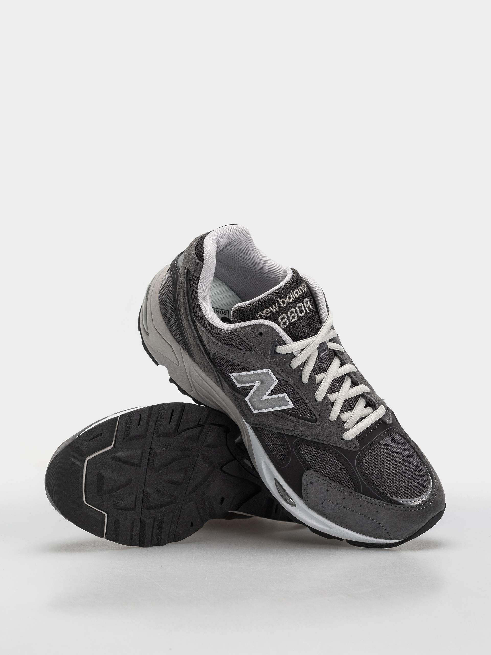 Обувки New Balance 880R (slate grey/magnet)