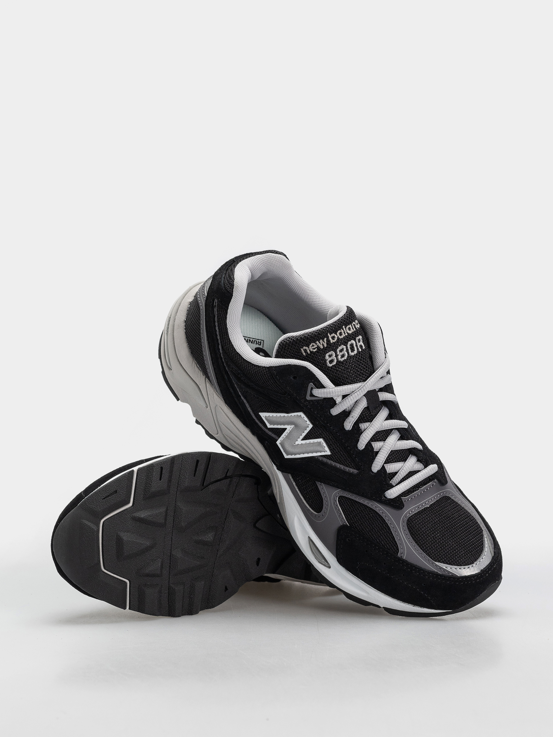 Обувки New Balance 880R (black/castlerock)