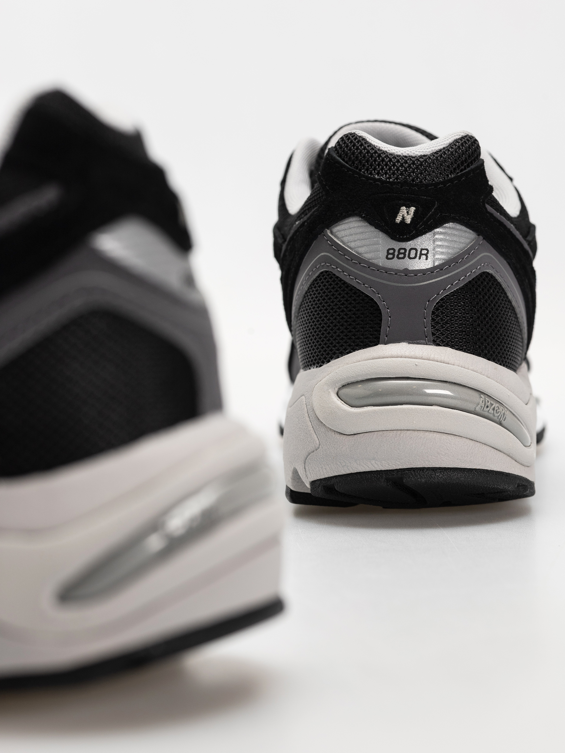 Обувки New Balance 880R (black/castlerock)
