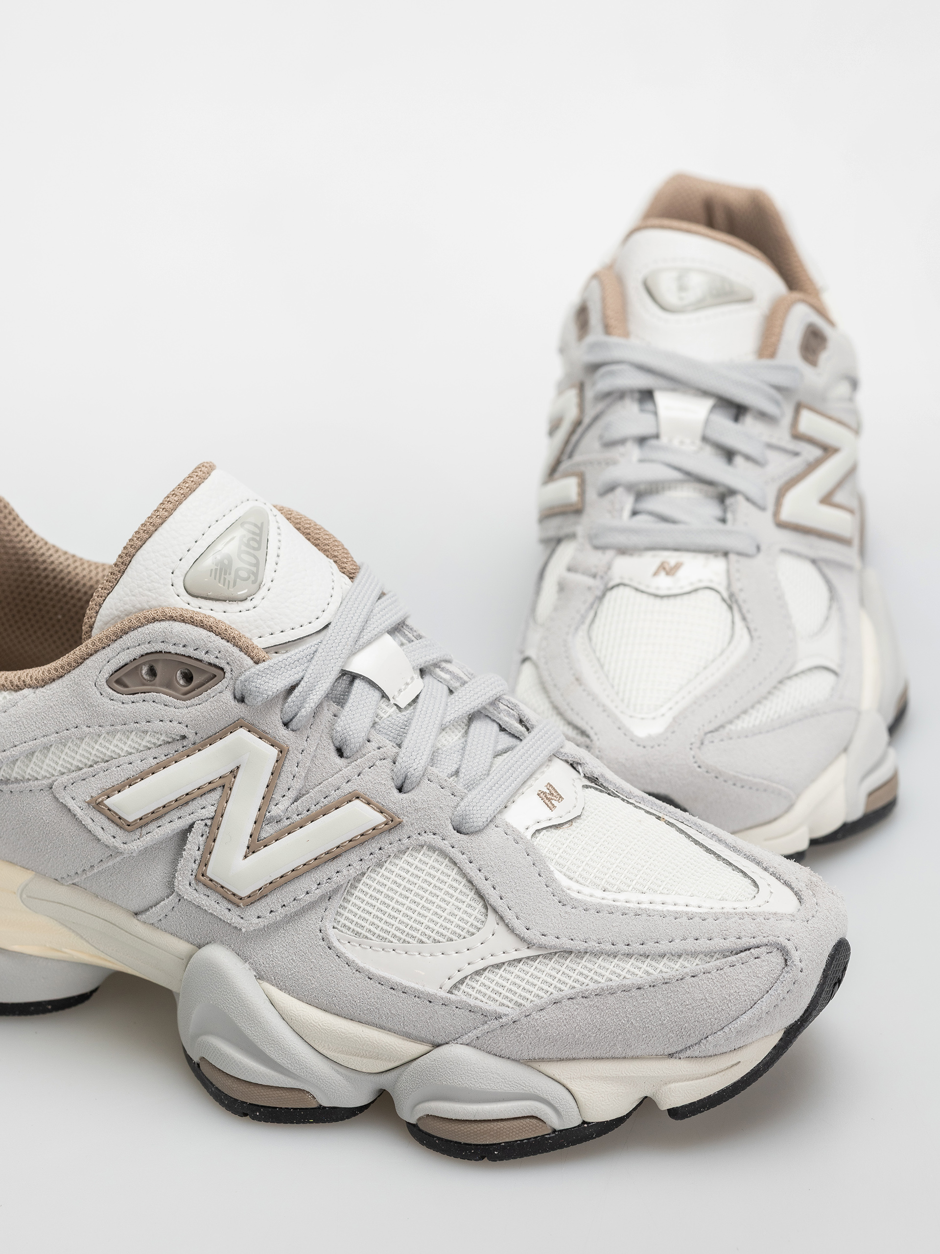 Обувки New Balance 9060 (driftwood/sea salt)
