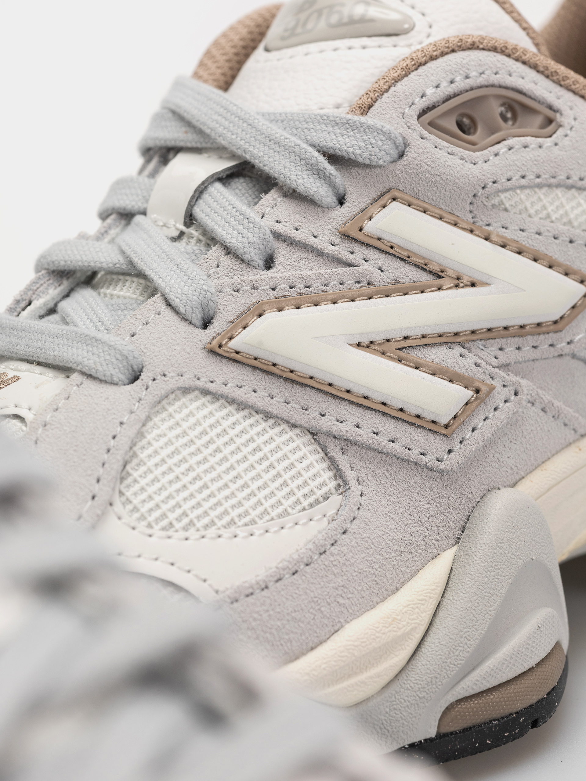 Обувки New Balance 9060 (driftwood/sea salt)