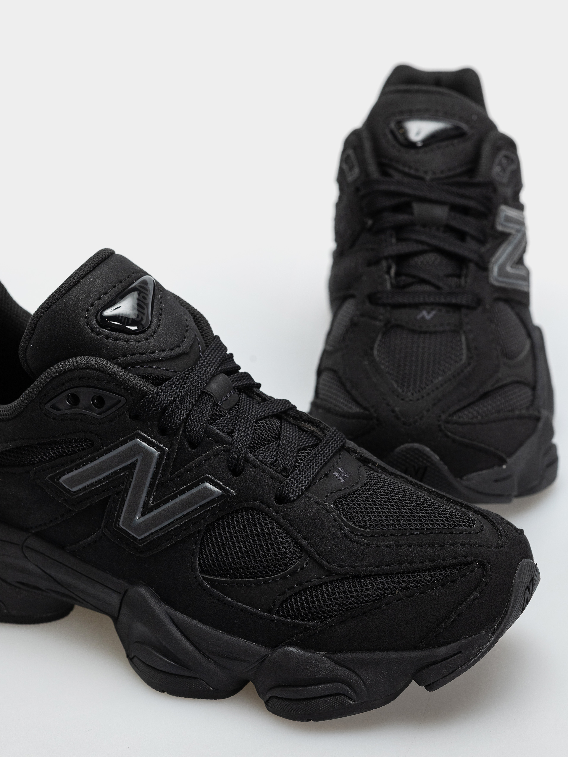Обувки New Balance 9060 JR (black/phantom)