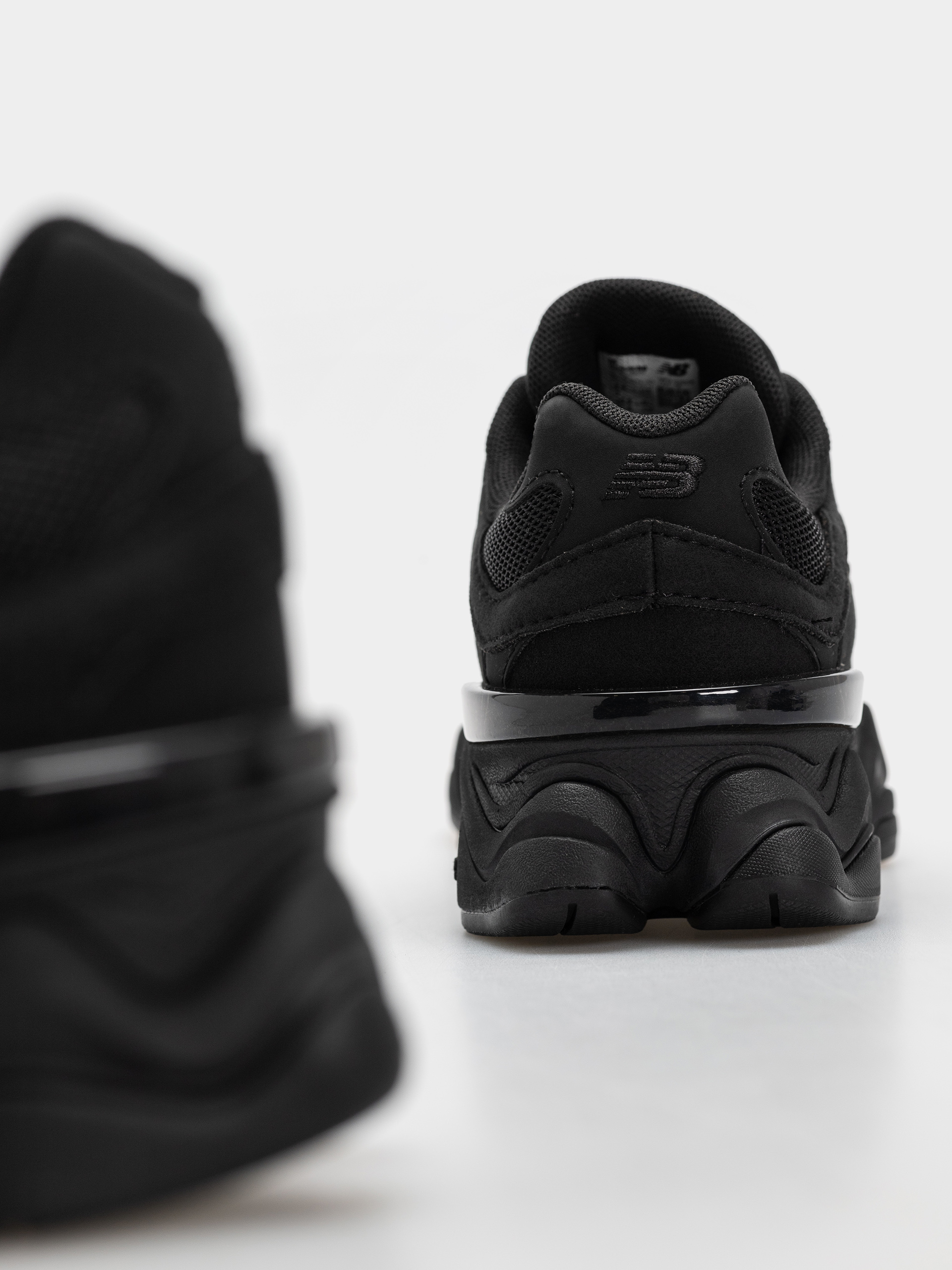 Обувки New Balance 9060 JR (black/phantom)