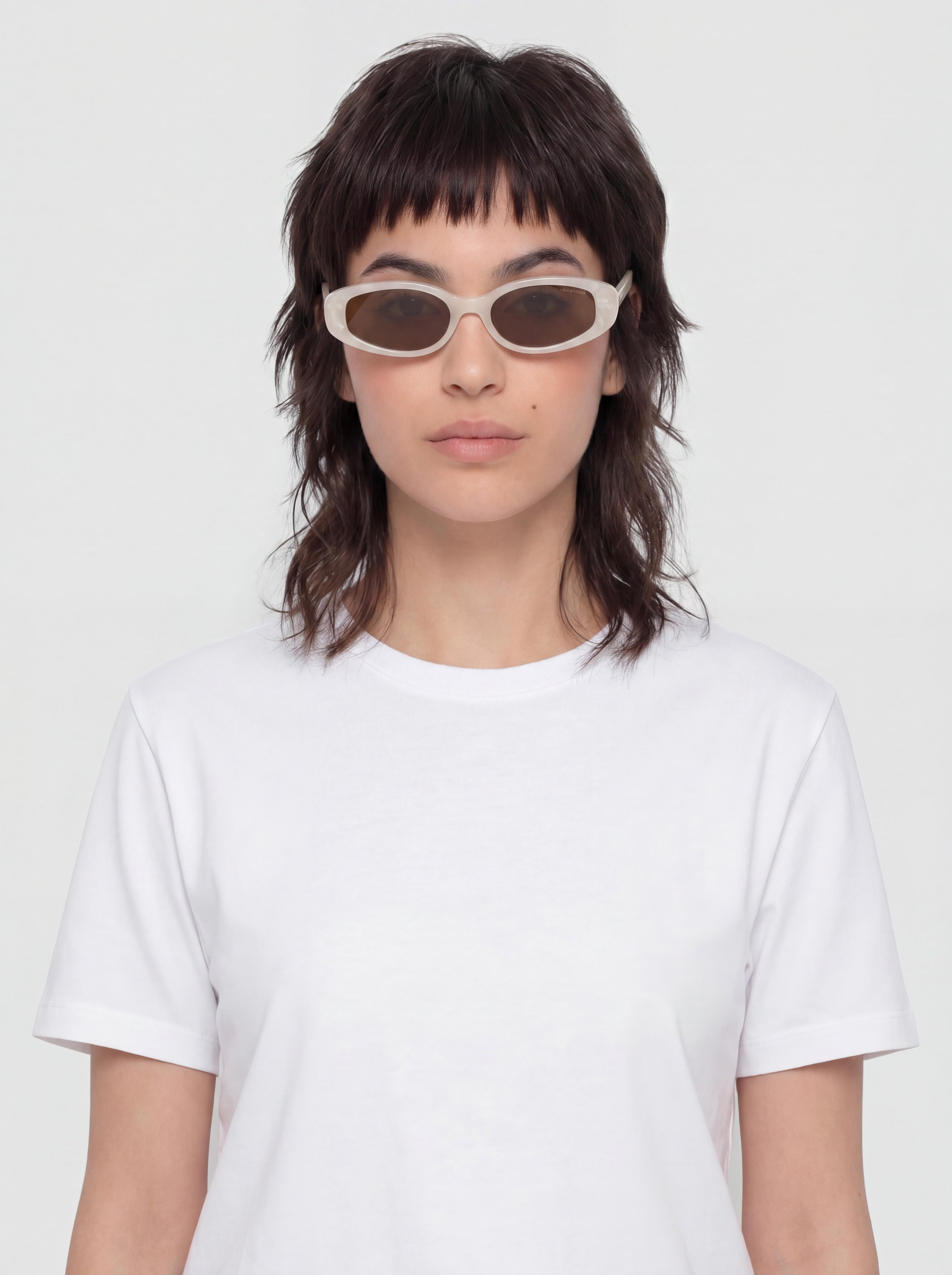 u0421u043bu044au043du0447u0435u0432u0438 u043eu0447u0438u043bu0430 Komono Emery (alabaster)
