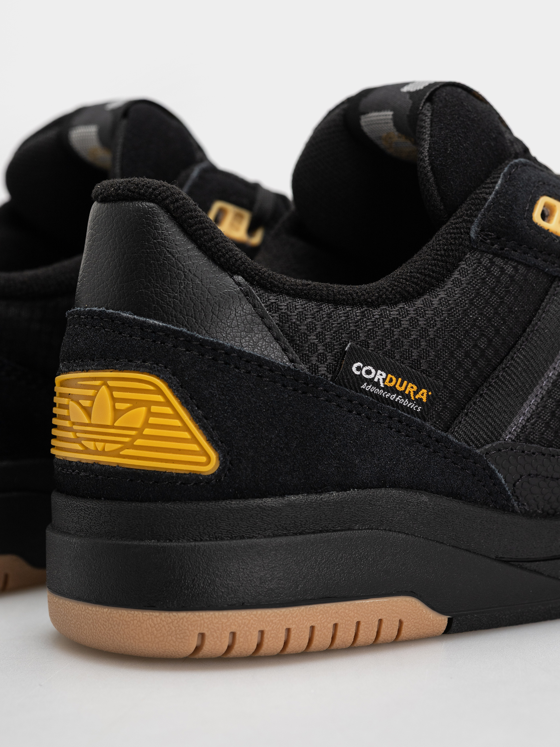 Обувки adidas Tekkira Cup (carbon/carbon/cblack)