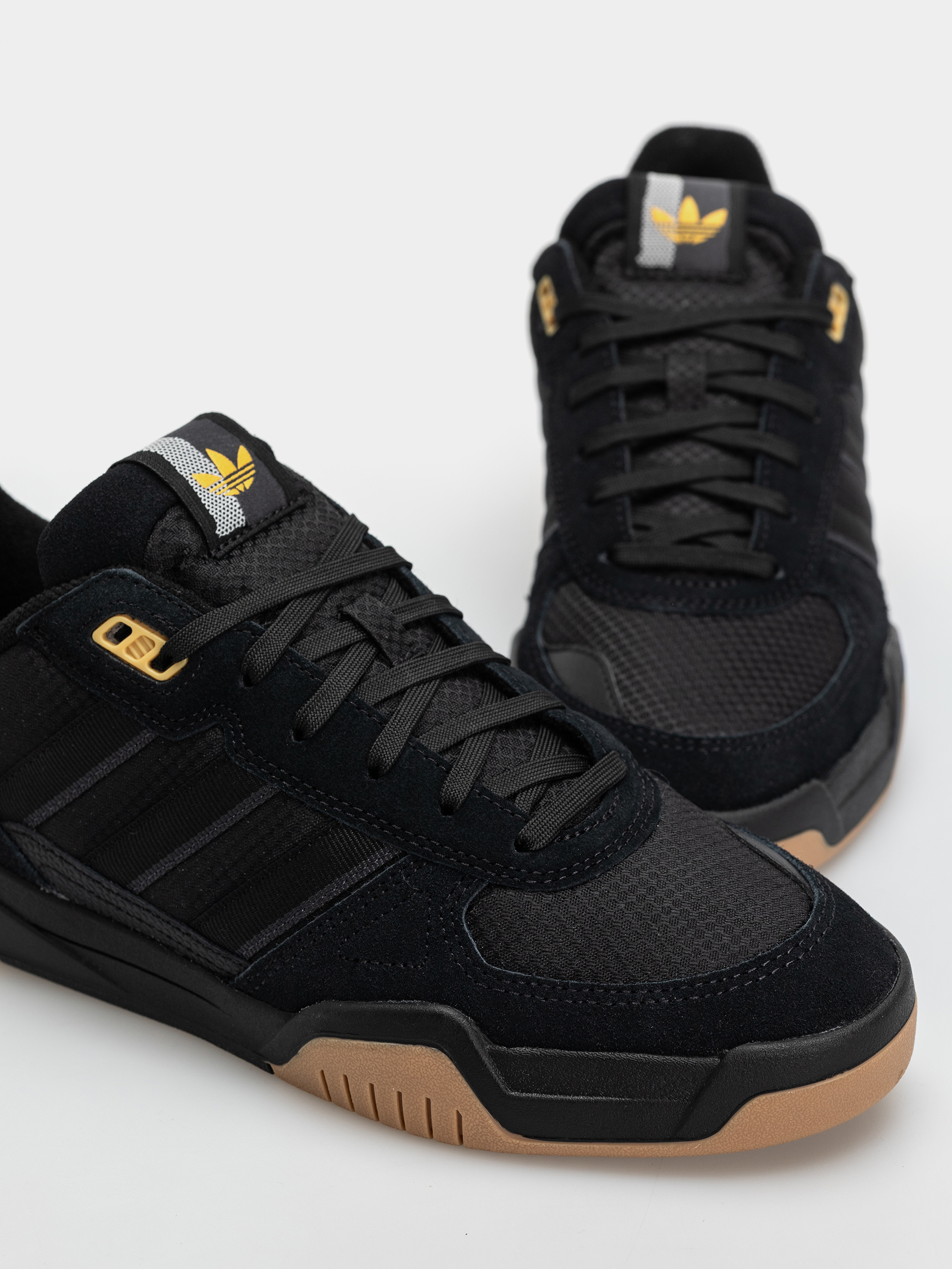 Обувки adidas Tekkira Cup (carbon/carbon/cblack)
