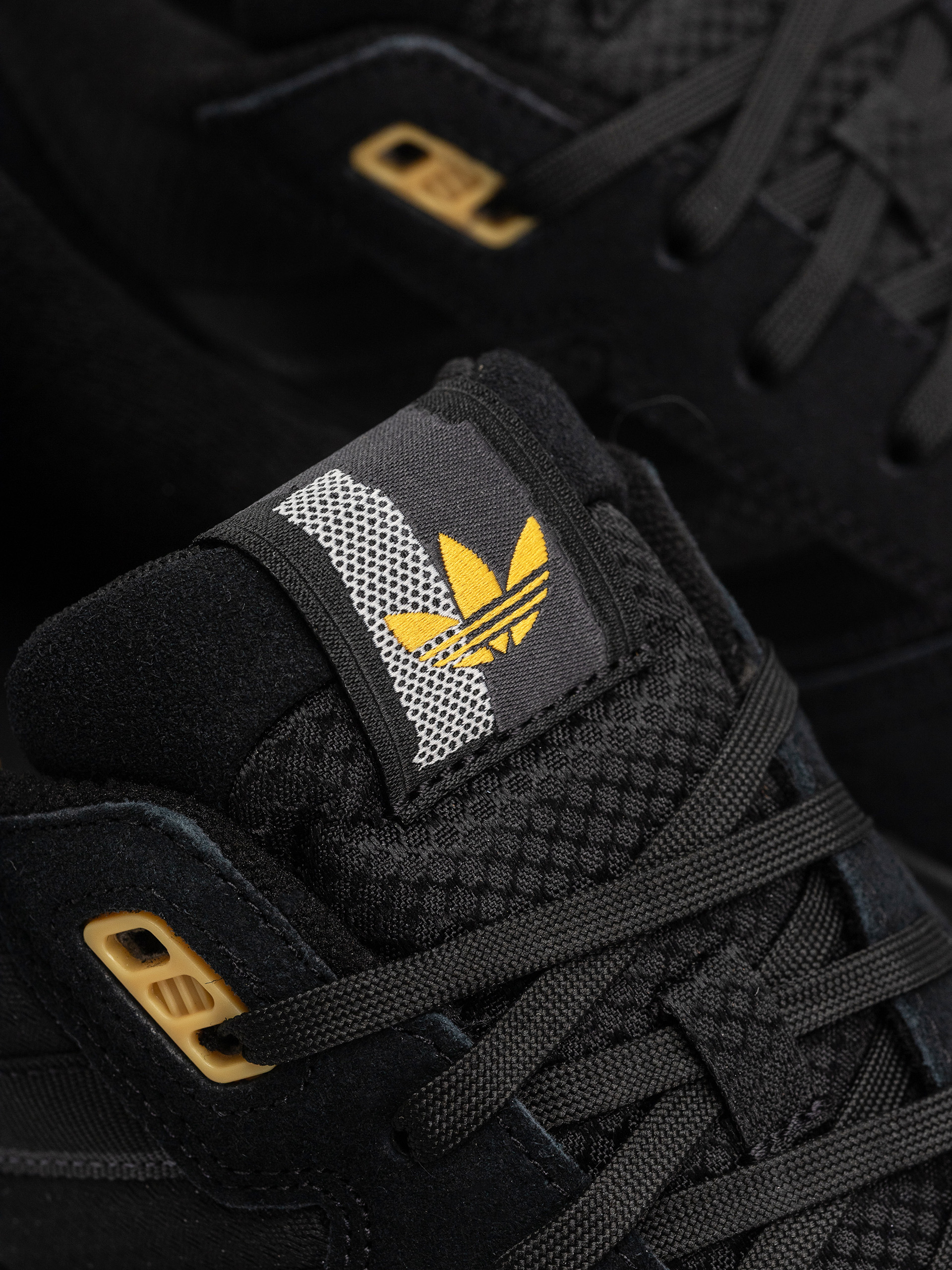 Обувки adidas Tekkira Cup (carbon/carbon/cblack)