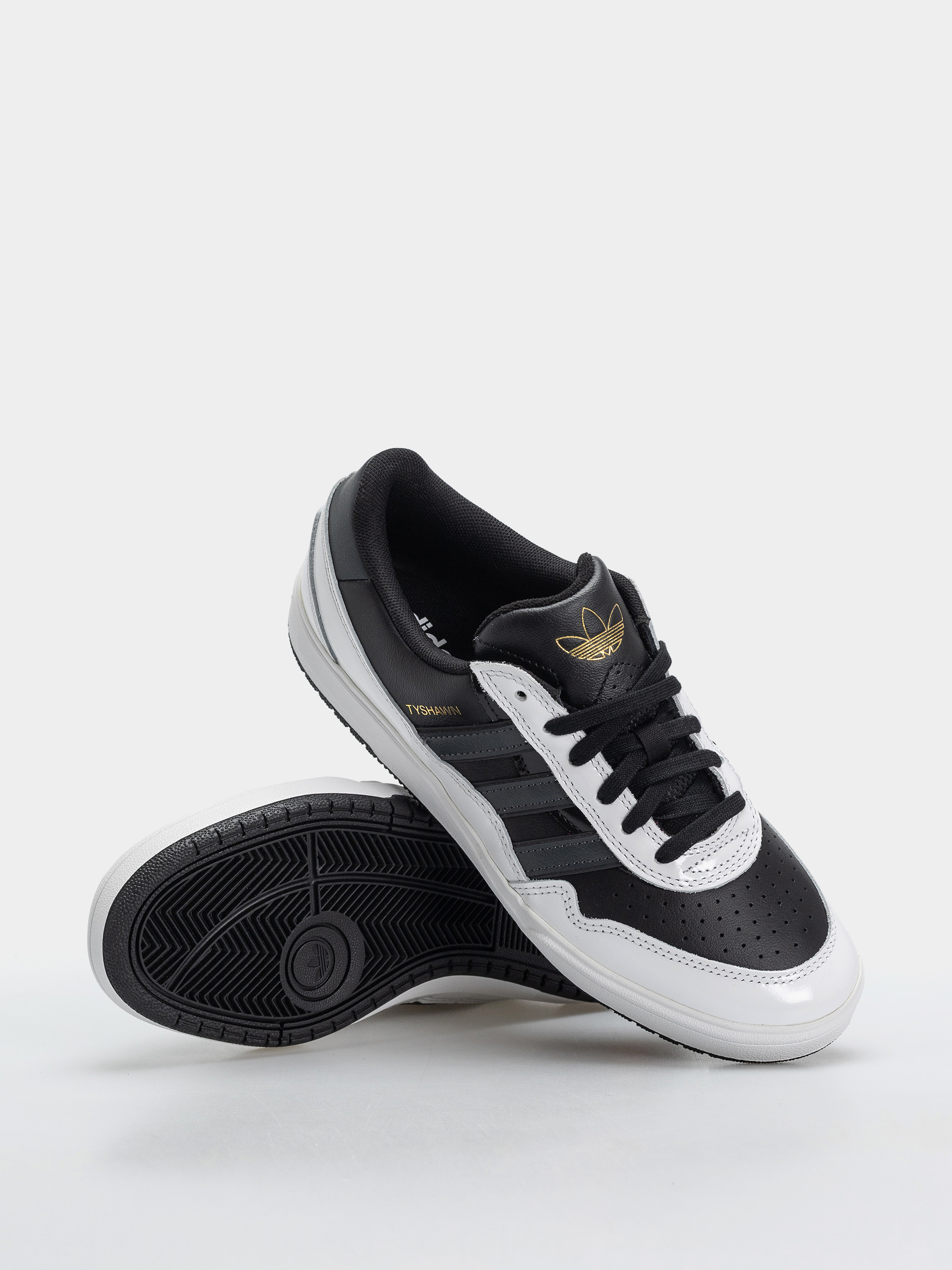 Обувки adidas Tyshawn II (cblack/carbon/ftwwht)