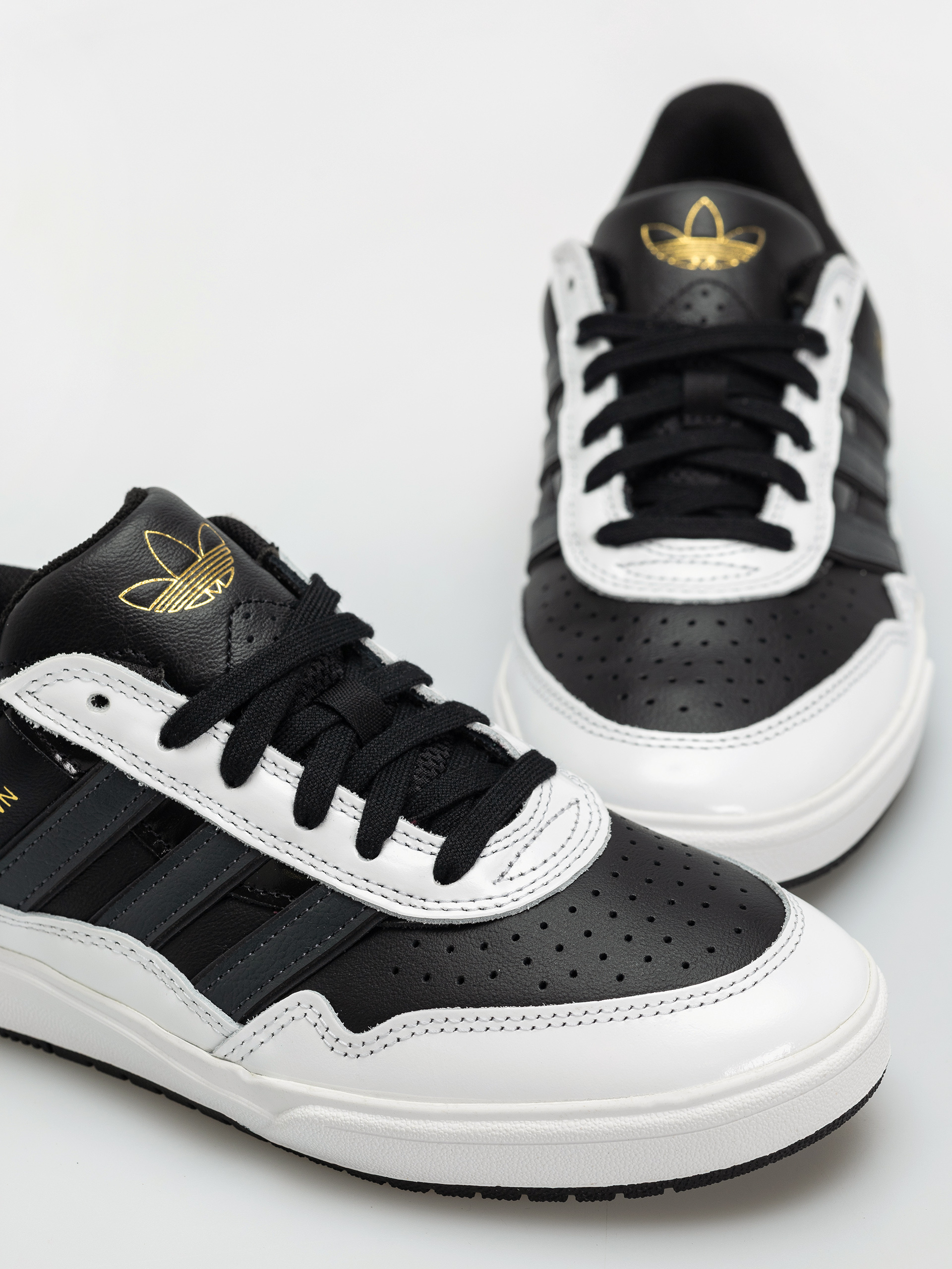 Обувки adidas Tyshawn II (cblack/carbon/ftwwht)